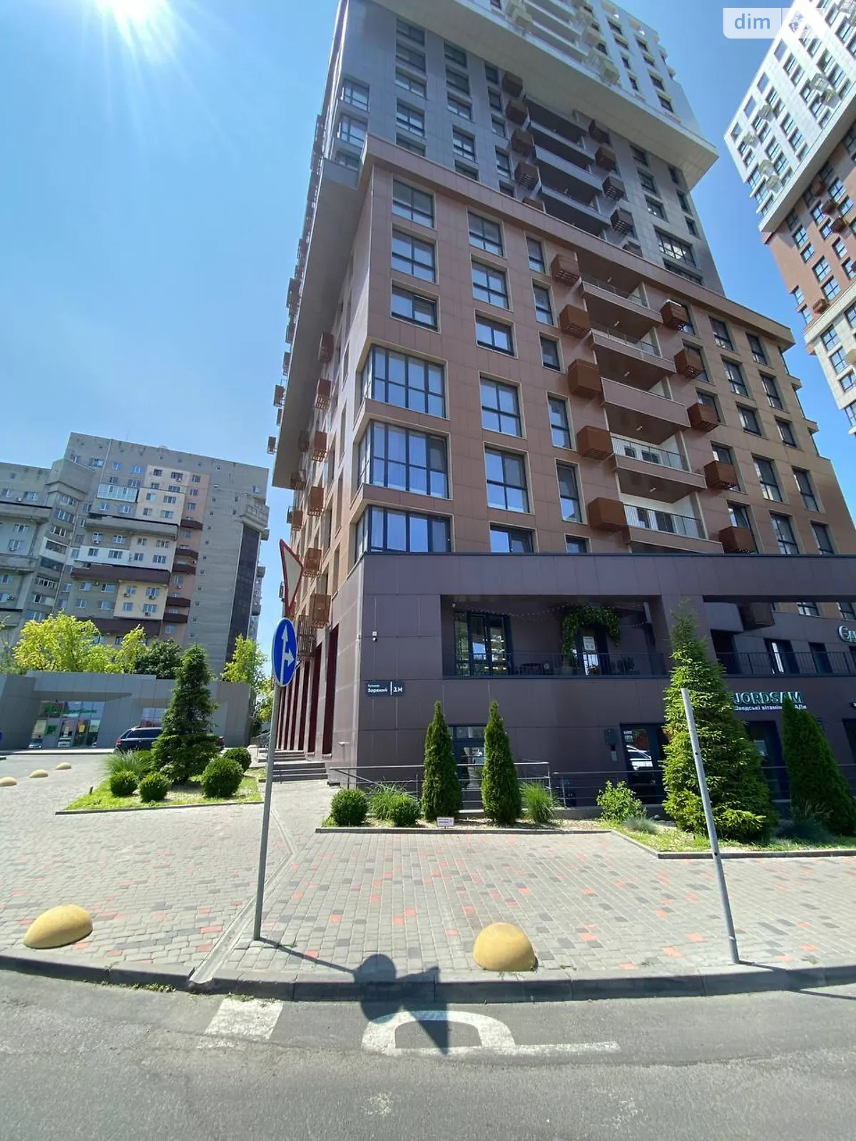 Продается 1-комнатная квартира 77.4 кв. м в Днепре, бул. Звездный, 1М - фото 1