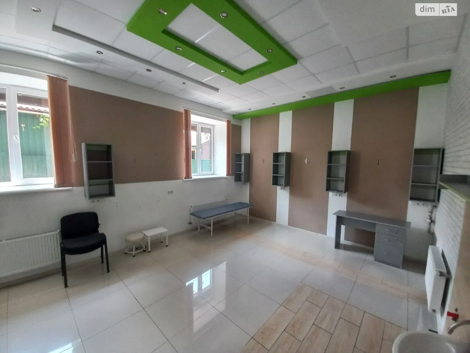 Сдается в аренду офис 63 кв. м в бизнес-центре, цена: 23000 грн - фото 1