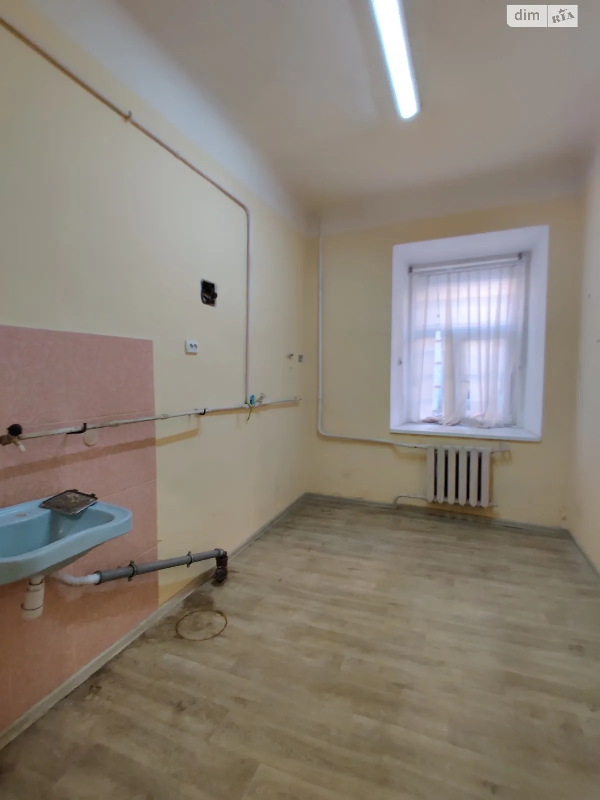 Сдается в аренду офис 48.6 кв. м в бизнес-центре, цена: 9720 грн - фото 1