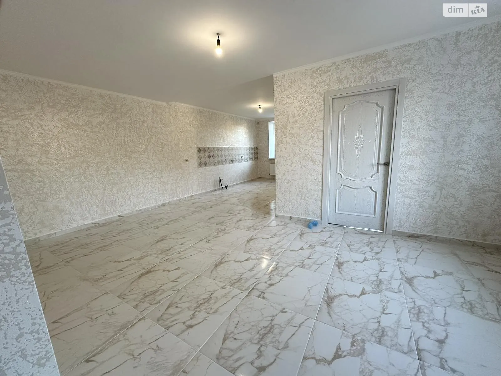 Продается дом на 2 этажа 147 кв. м с подвалом, цена: 135000 $ - фото 1