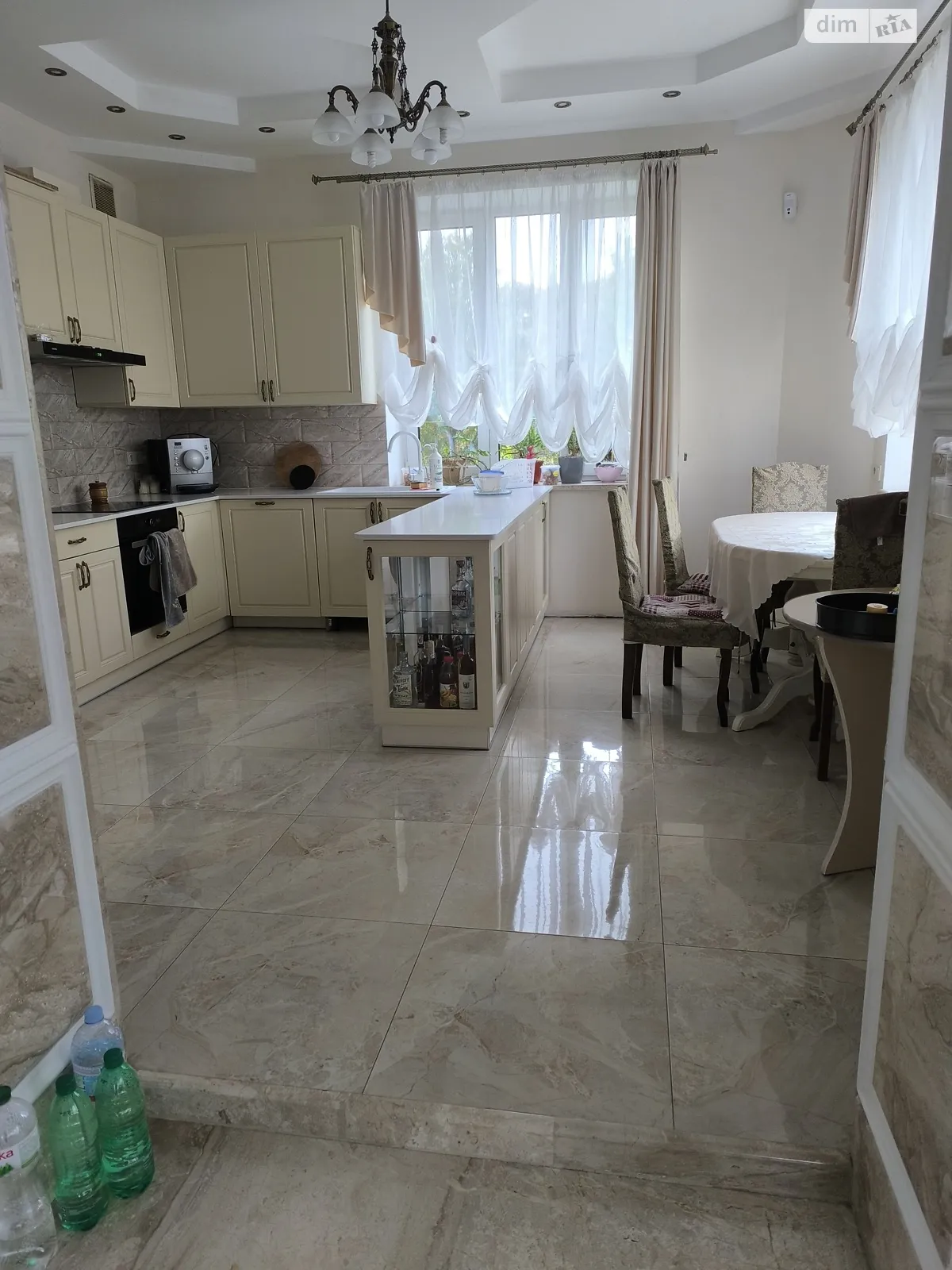 Сдается в аренду одноэтажный дом 220 кв. м с беседкой, цена: 800 $ - фото 1