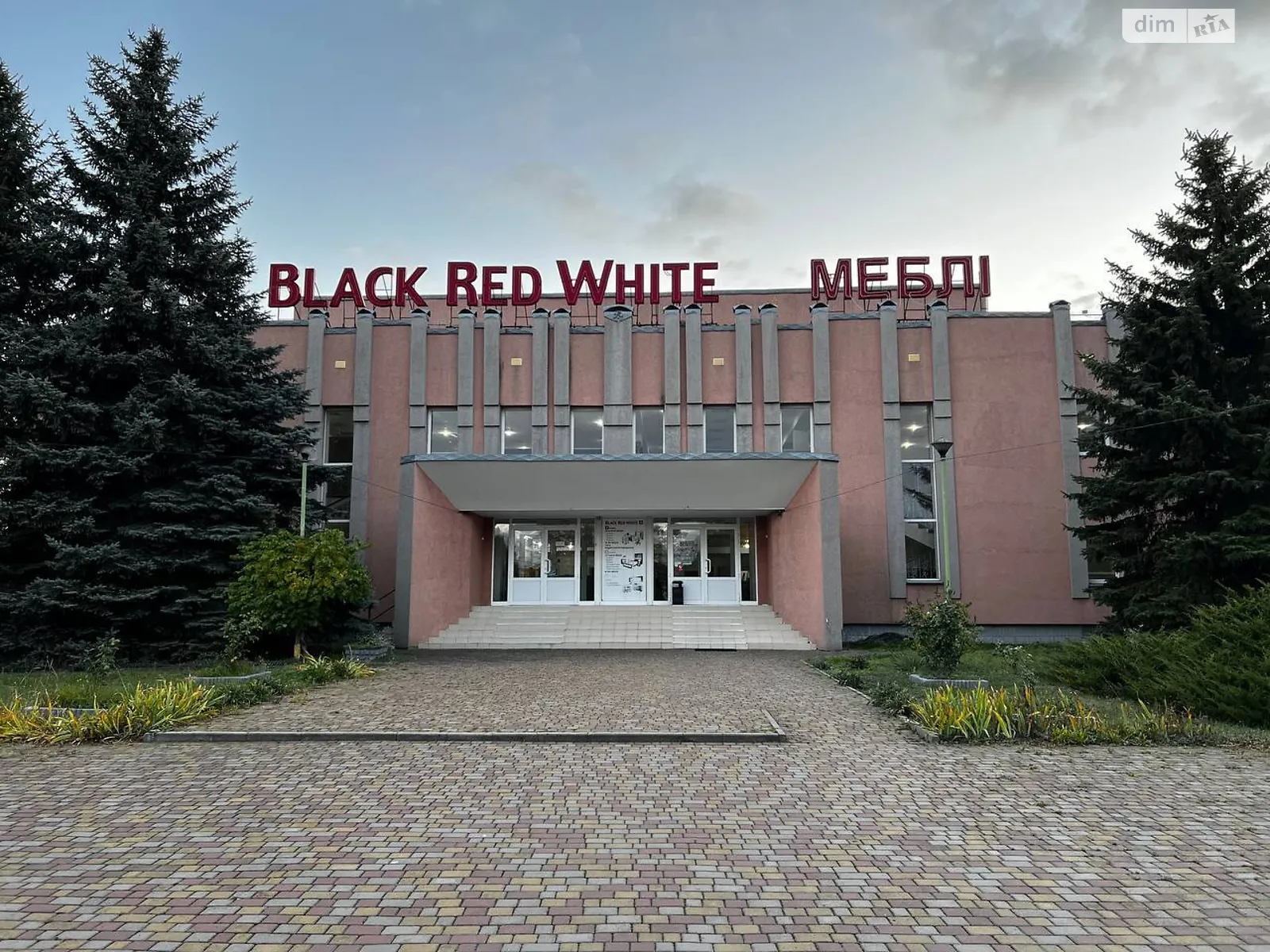 Продается объект сферы услуг 2900 кв. м в 3-этажном здании, цена: 700000 $ - фото 1