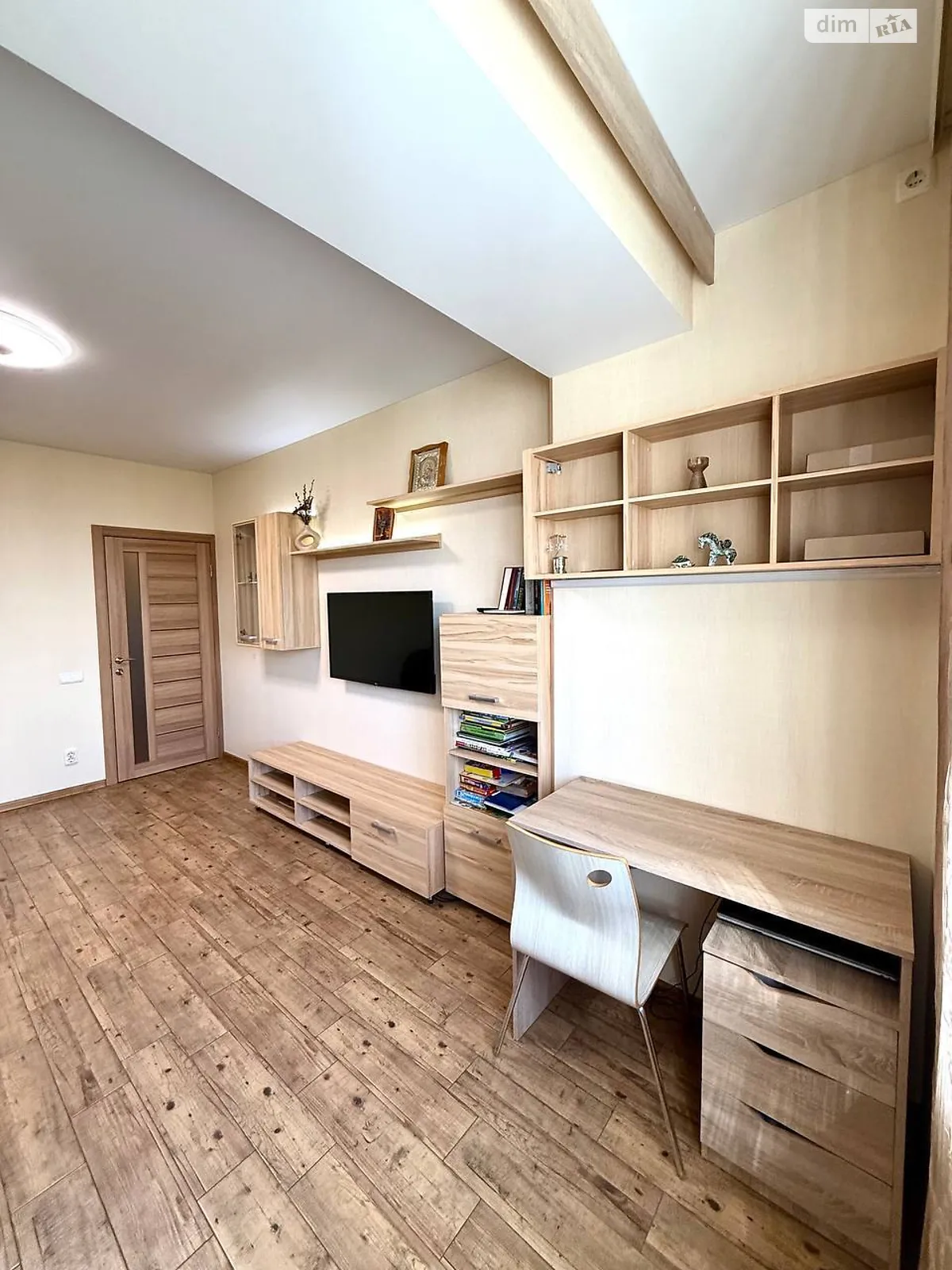 Продается 1-комнатная квартира 48 кв. м в Черновцах - фото 1