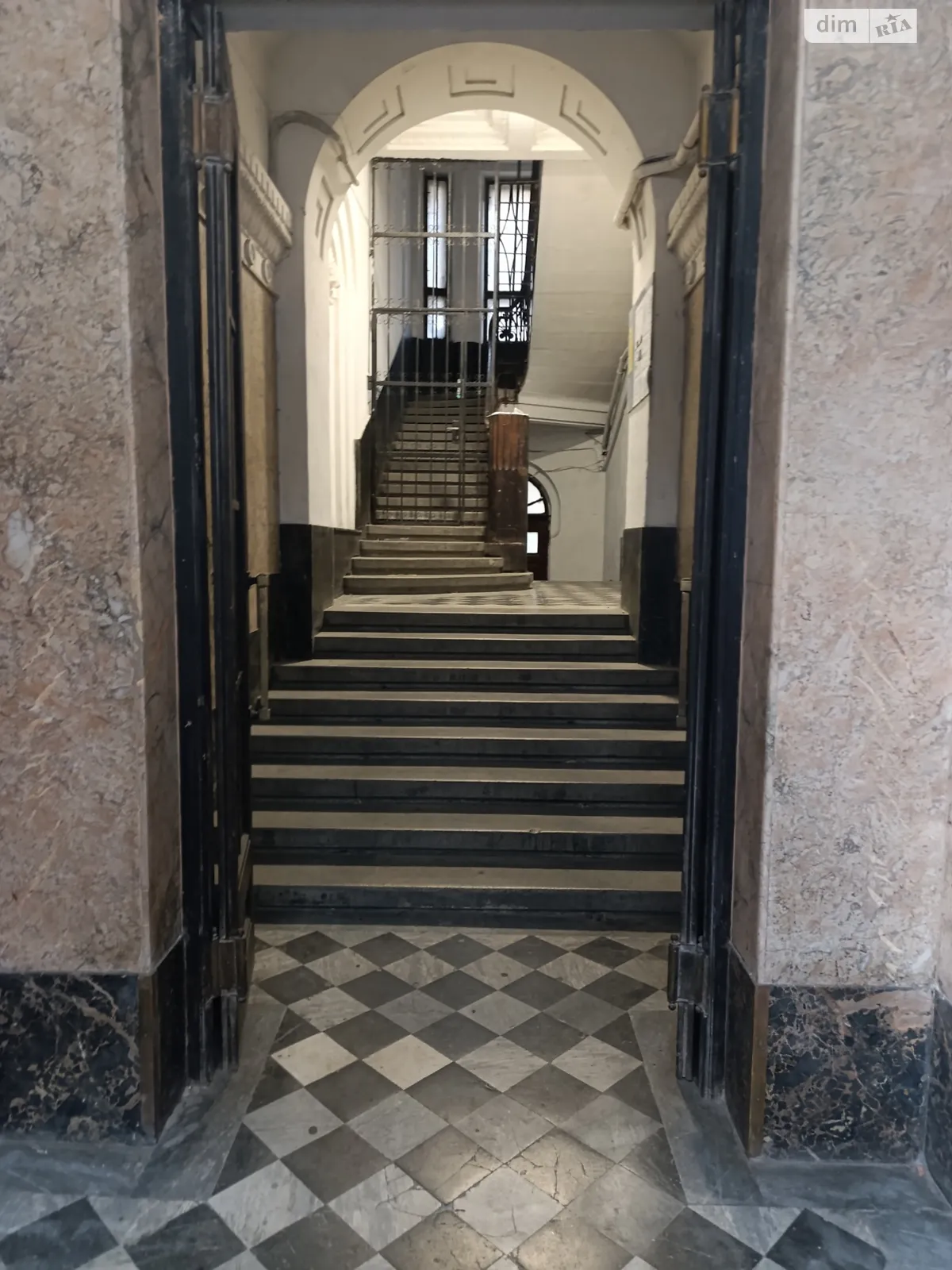 Сдается в аренду офис 118 кв. м в бизнес-центре, цена: 1000 $ - фото 1