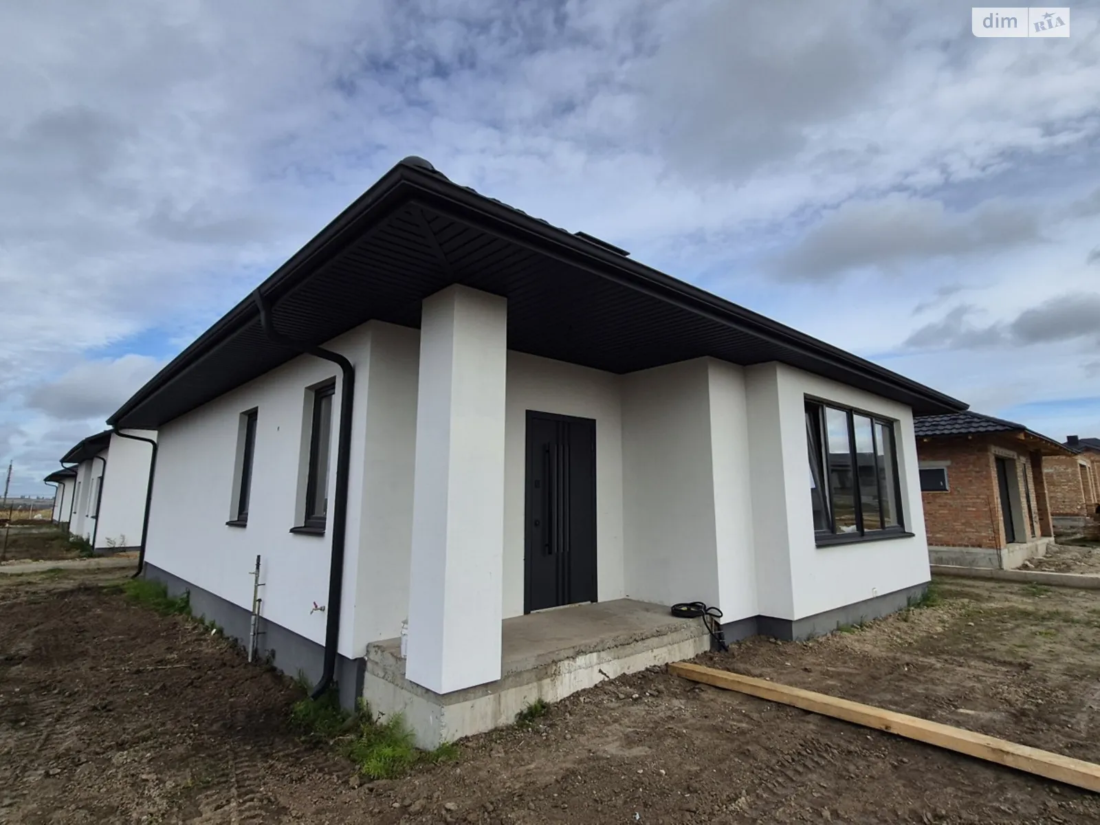 Продается одноэтажный дом 100 кв. м с бассейном, цена: 84700 $ - фото 1