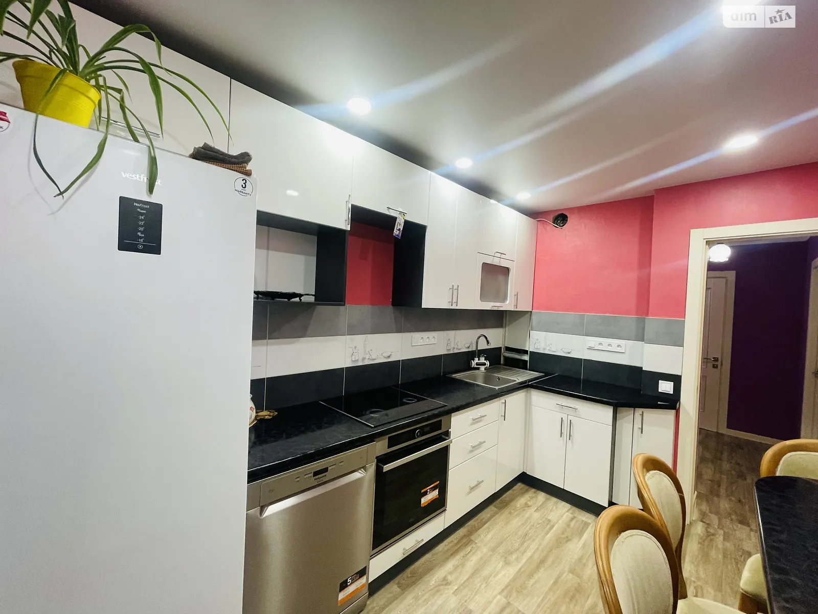 Продается 3-комнатная квартира 68.4 кв. м в Днепре, ул. Рабочая, 75 - фото 1