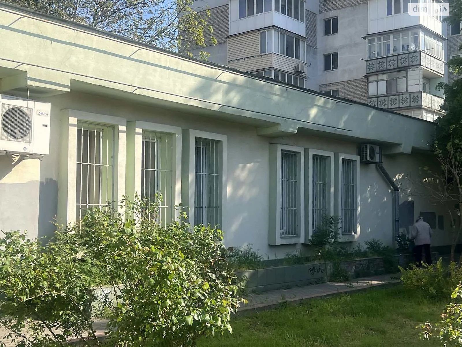 Сдается в аренду помещения свободного назначения 215.2 кв. м в 1-этажном здании, цена: 108853 грн - фото 1