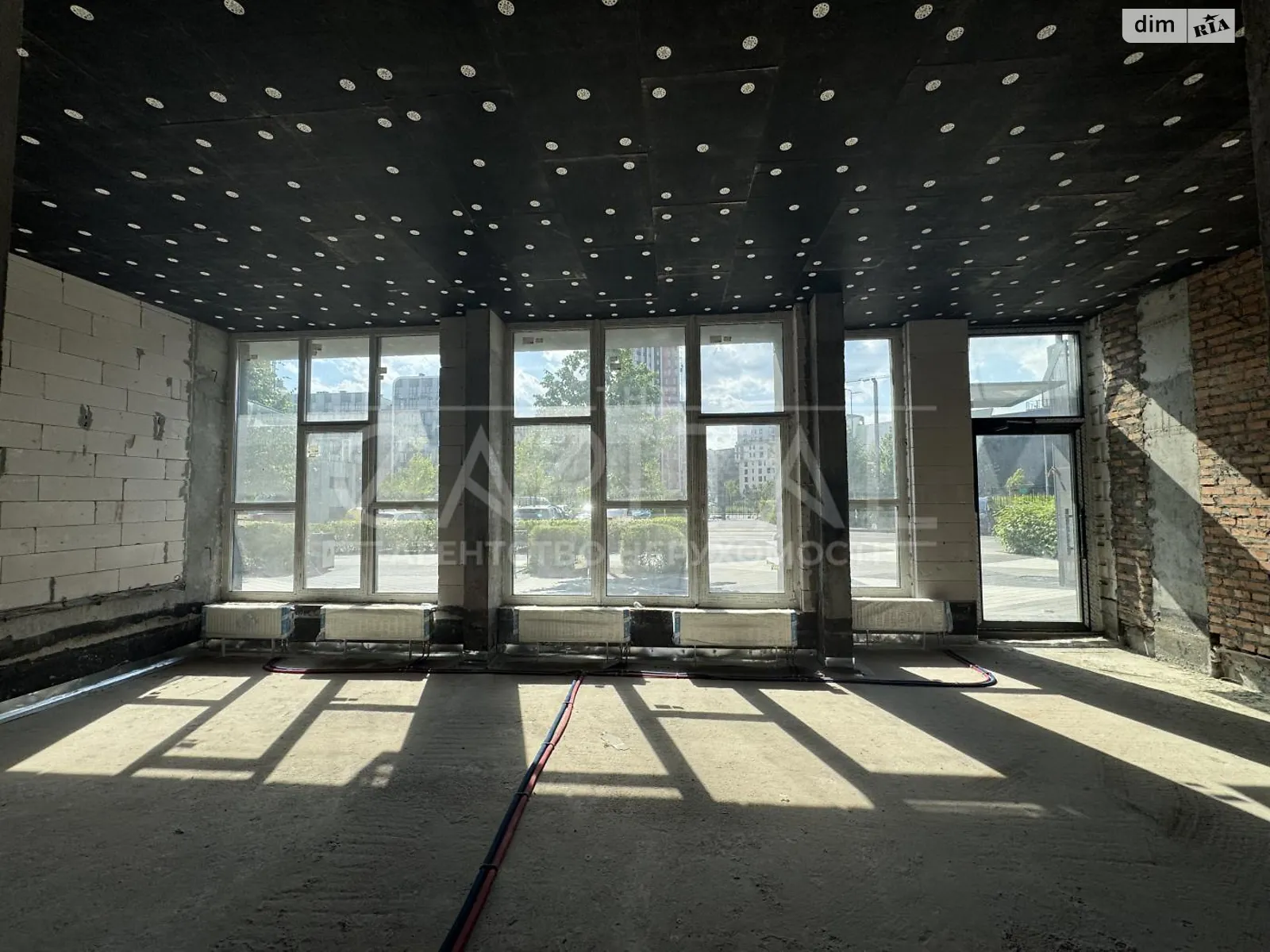 Здається в оренду приміщення вільного призначення 63 кв. м в 9-поверховій будівлі, цена: 1400 $ - фото 1