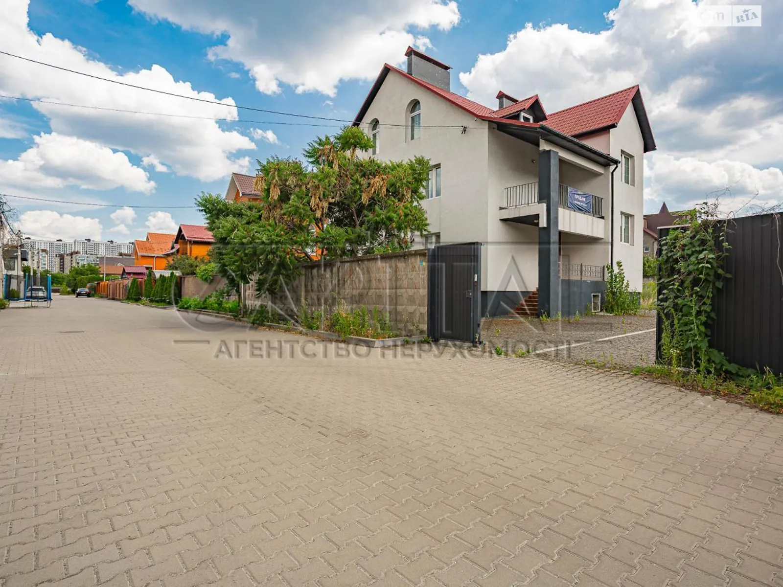 Продается дом на 2 этажа 450.9 кв. м с подвалом, цена: 285000 $ - фото 1