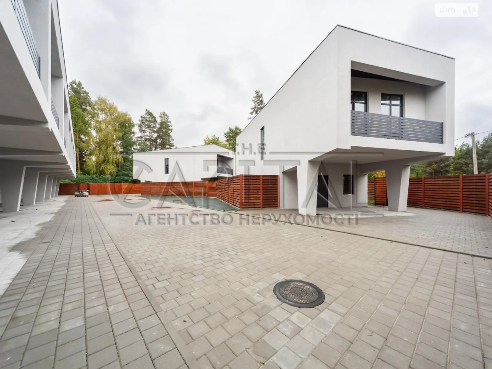 Продается дом на 2 этажа 143 кв. м с бассейном, цена: 120000 $ - фото 1