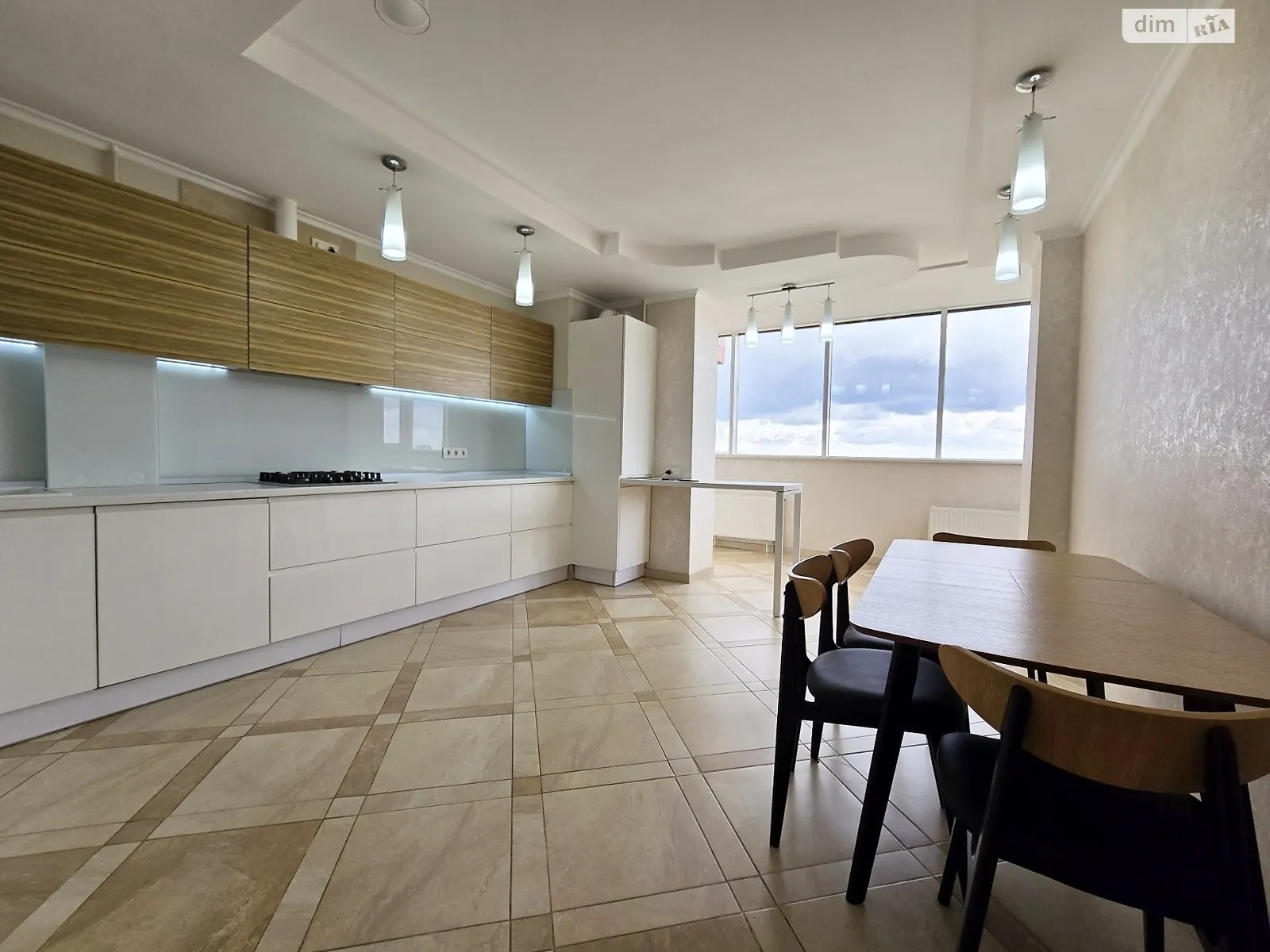 Сдается в аренду 4-комнатная квартира 160 кв. м в Черновцах, ул. Ровенская - фото 1