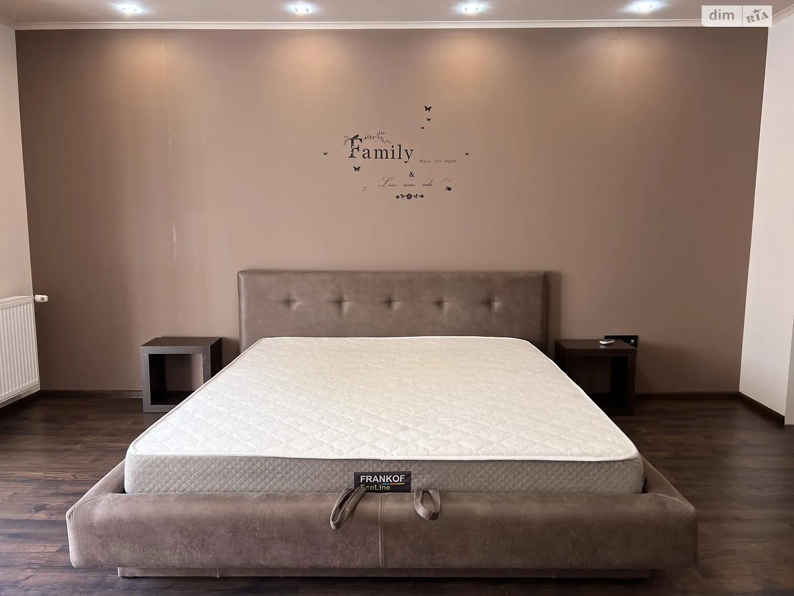 Продается 1-комнатная квартира 77 кв. м в Ивано-Франковске, бул. Южный - фото 1