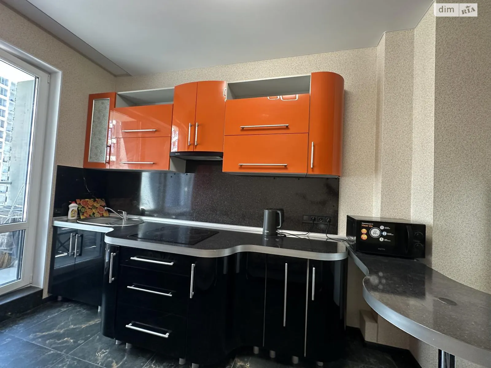 Продается 1-комнатная квартира 38 кв. м в Одессе, пер. Курортный, 2 - фото 1