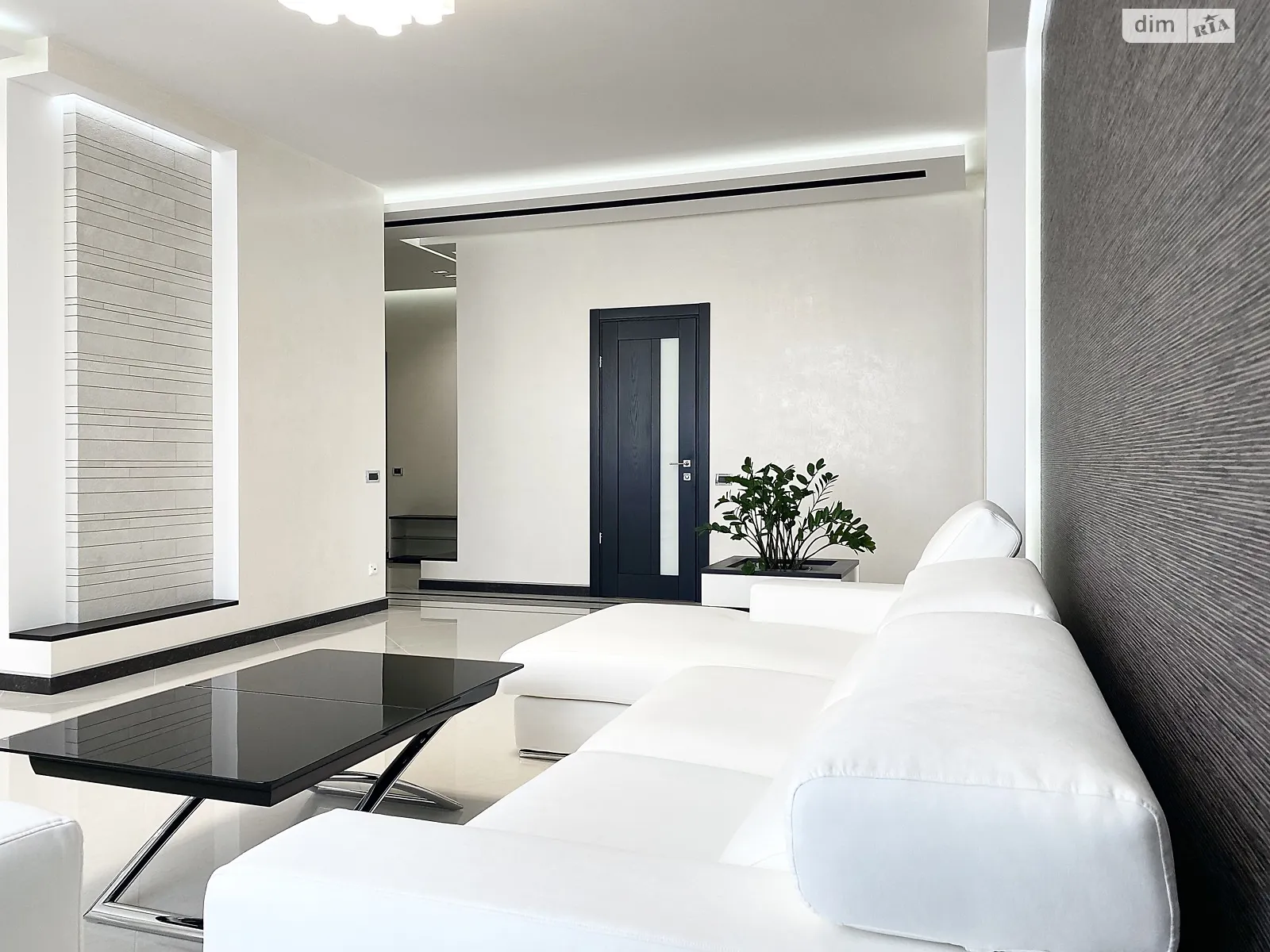 Продається 3-кімнатна квартира 124 кв. м у Києві, вул. Андрія Верхогляда(Драгомирова), 9 - фото 1