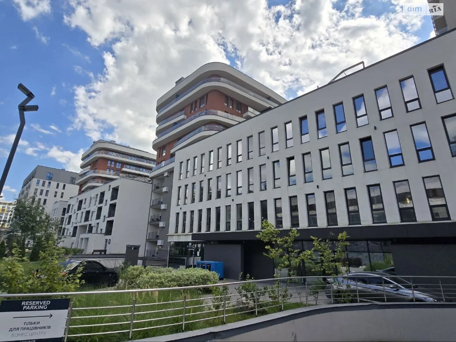 Сдается в аренду офис 100 кв. м в бизнес-центре, цена: 800 $ - фото 1