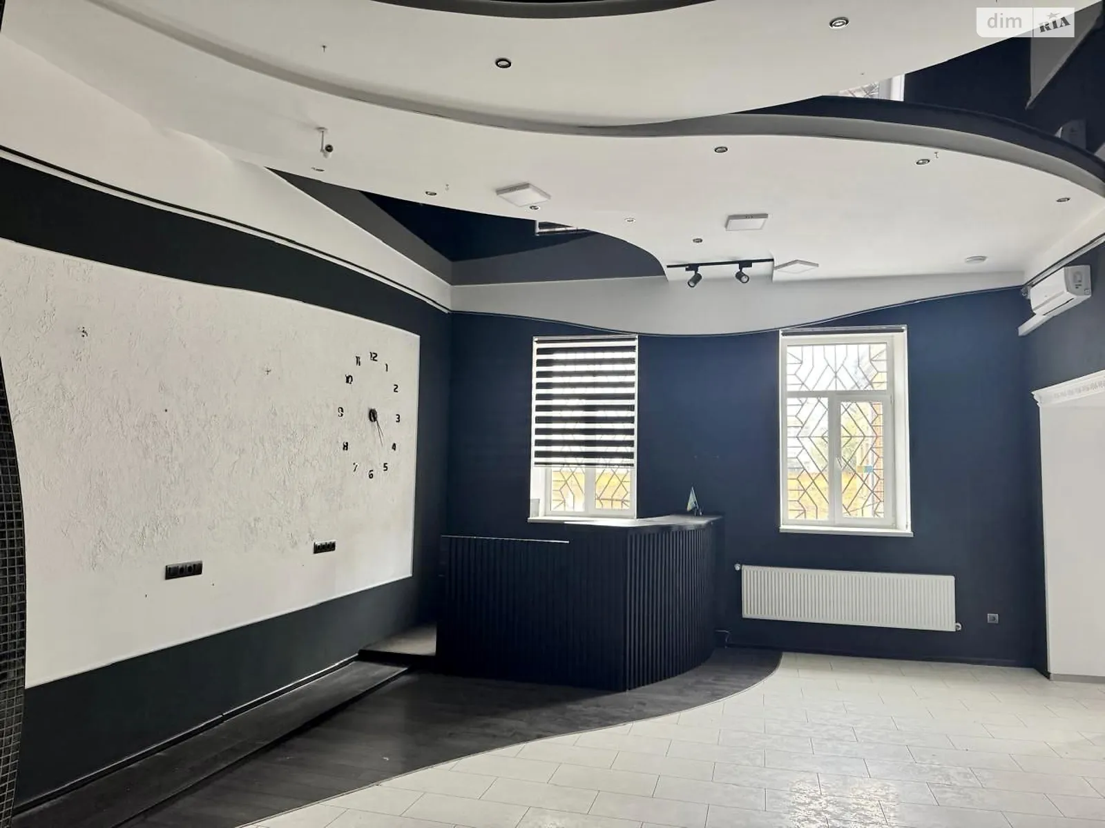 Сдается в аренду офис 170 кв. м в бизнес-центре, цена: 2000 $ - фото 1