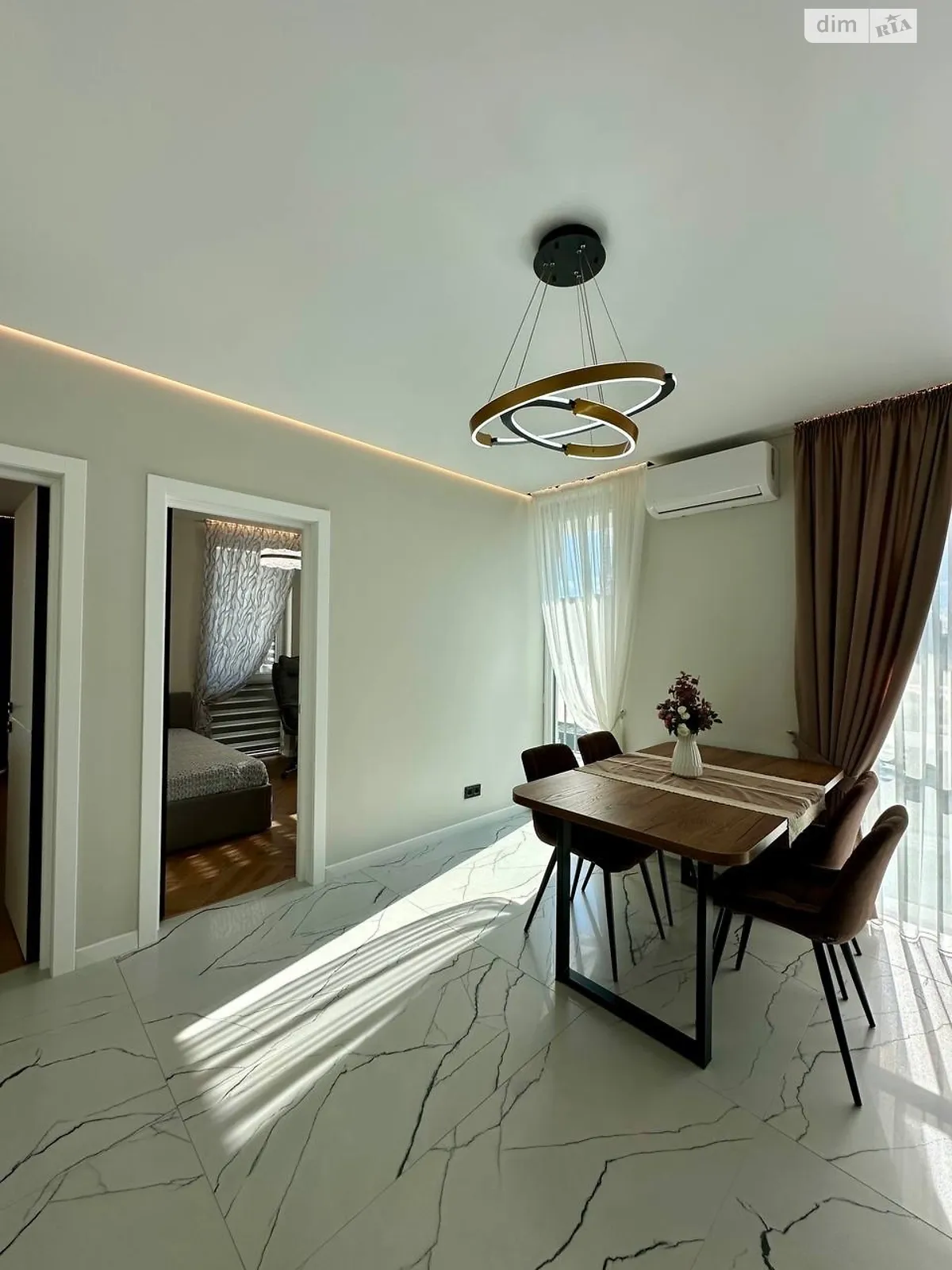 Продается 2-комнатная квартира 53 кв. м в Ужгороде, ул. Бабьяка, 8 - фото 1