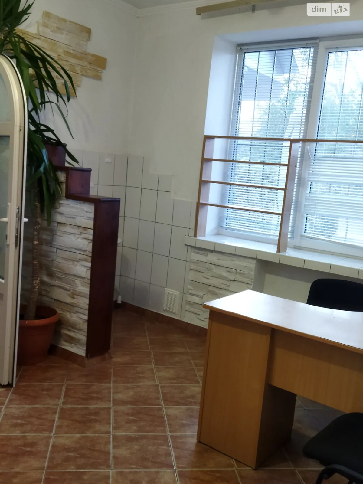 Сдается в аренду офис 26 кв. м в бизнес-центре, цена: 4500 грн - фото 1