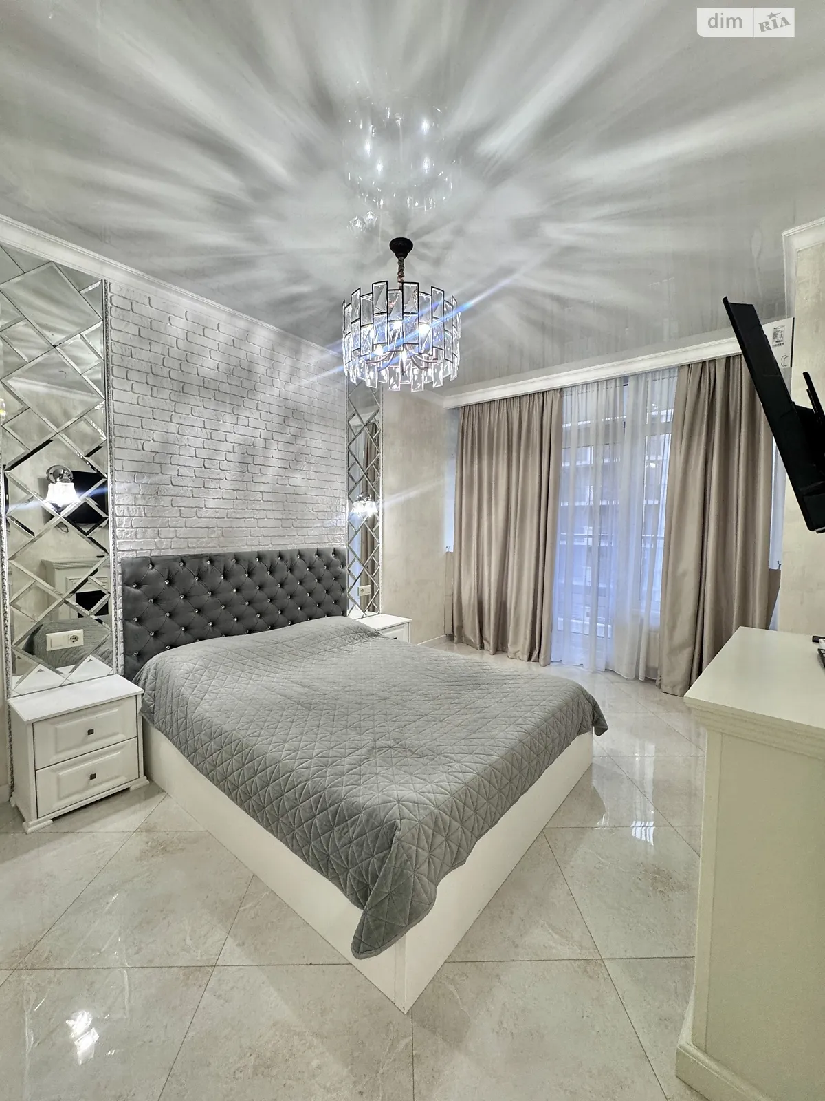 Продается 1-комнатная квартира 41 кв. м в Одессе, ул. Генуэзская, 3Б - фото 1