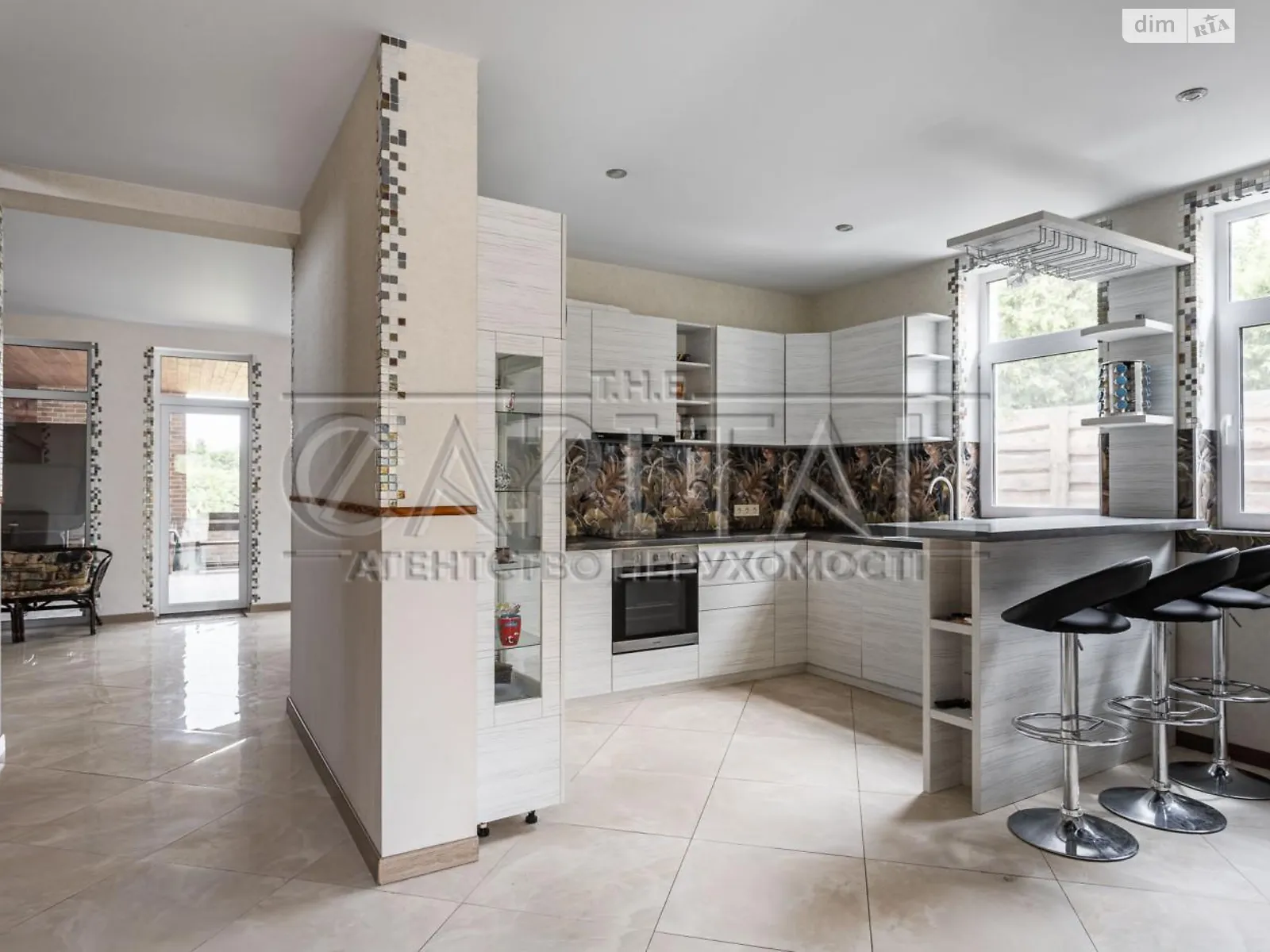 Сдается в аренду дом на 2 этажа 151 кв. м с гаражом, цена: 1500 $ - фото 1