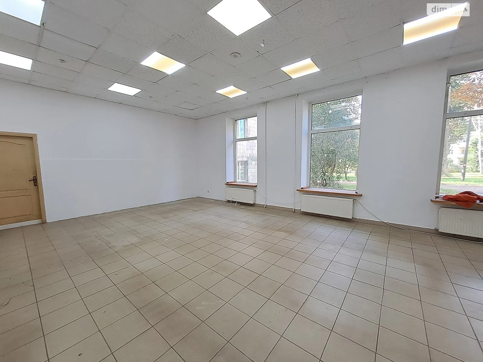 Сдается в аренду помещения свободного назначения 195.6 кв. м в 5-этажном здании, цена: 45000 грн - фото 1