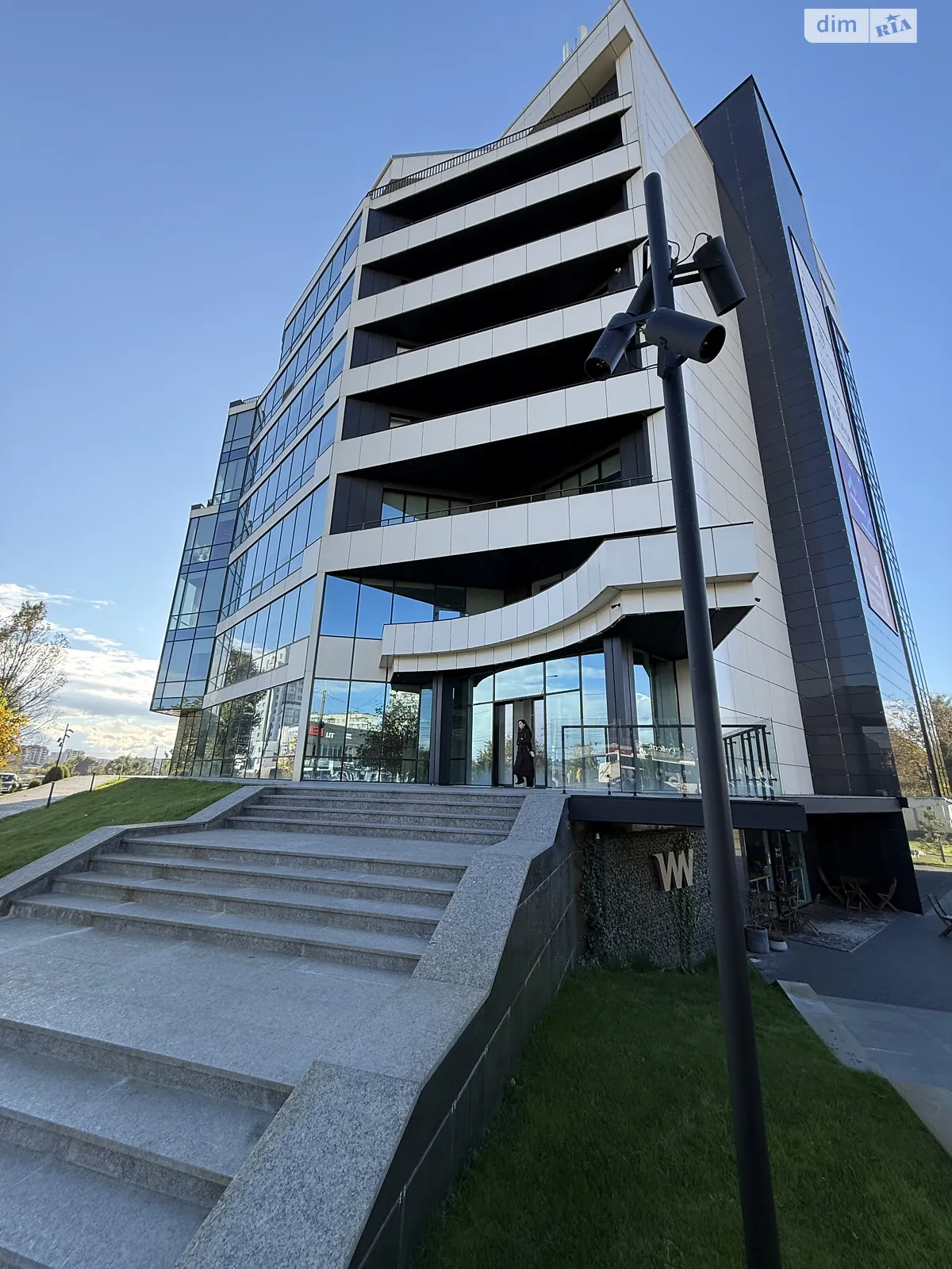 Сдается в аренду офис 53.9 кв. м в бизнес-центре, цена: 18865 грн - фото 1
