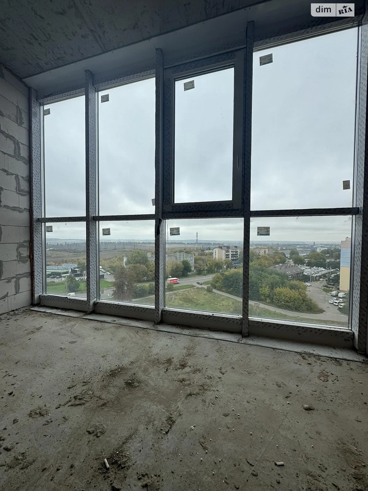 Продается 2-комнатная квартира 81 кв. м в Ровно, ул. Соборная, 289В - фото 1