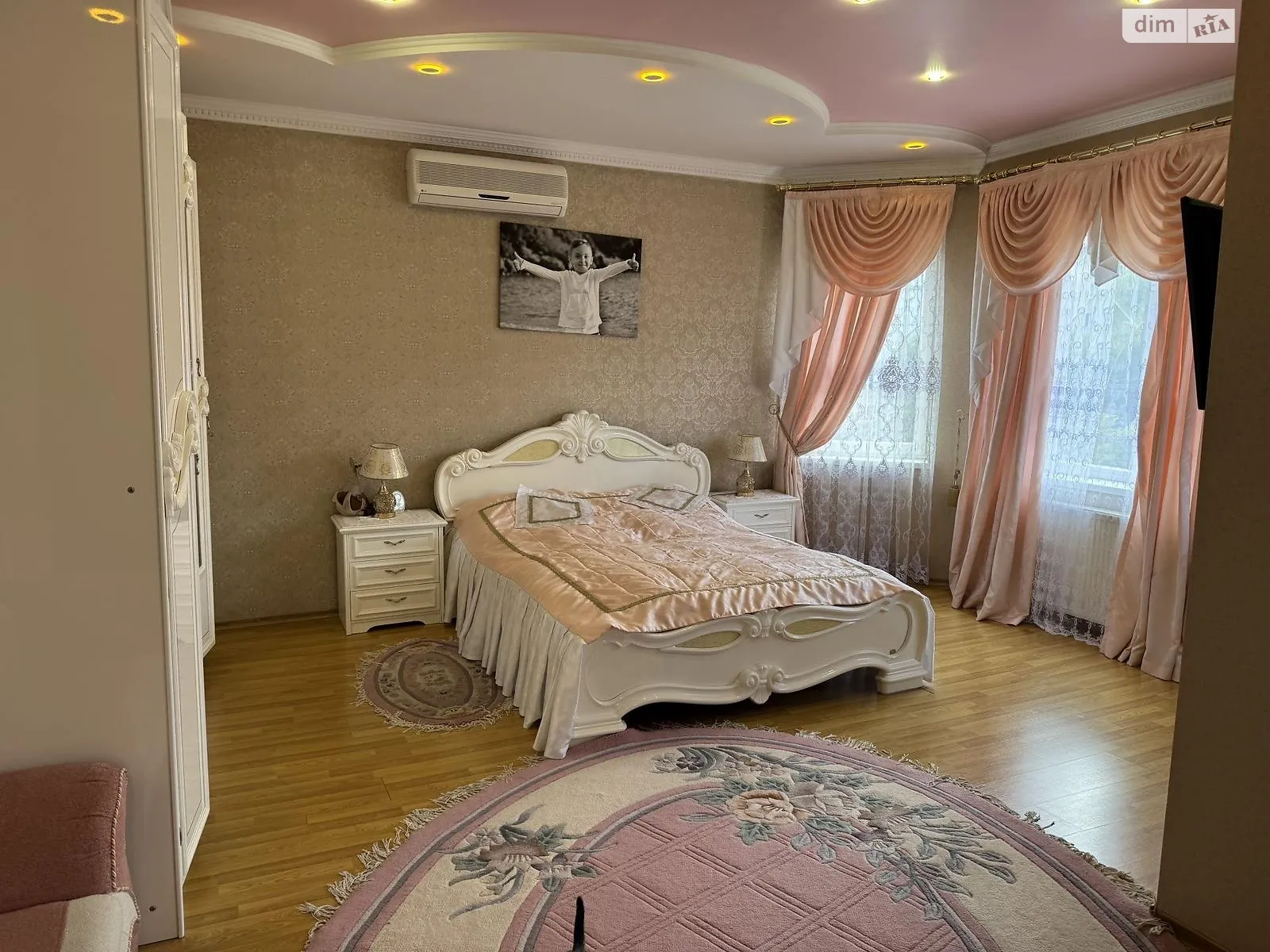 Продается дом на 2 этажа 330.8 кв. м с баней/сауной, цена: 390000 $ - фото 1