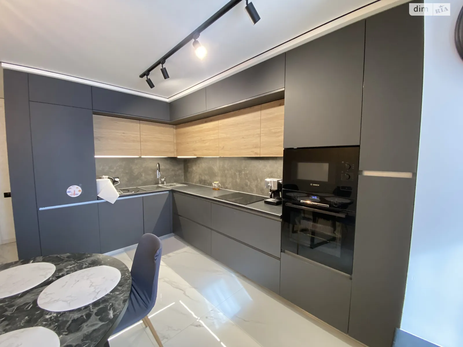 3-комнатная квартира 99 кв. м в Тернополе, ул. Владимира Великого, 9 - фото 1