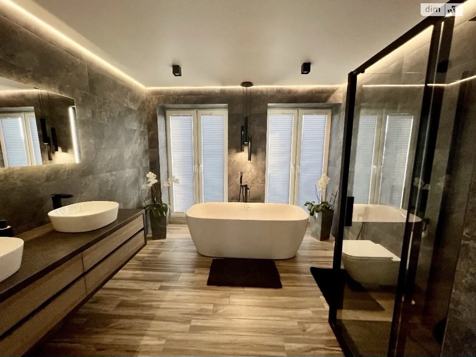 Продается дом на 2 этажа 240 кв. м с камином, цена: 285000 $ - фото 1
