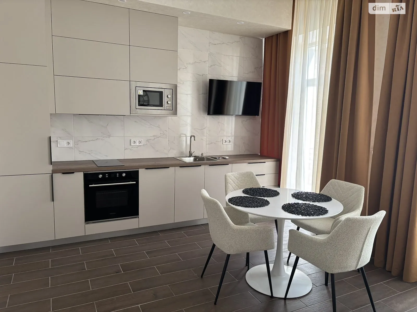 Сдается в аренду 1-комнатная квартира 37 кв. м в Одессе, ул. Европейская, 1 - фото 1