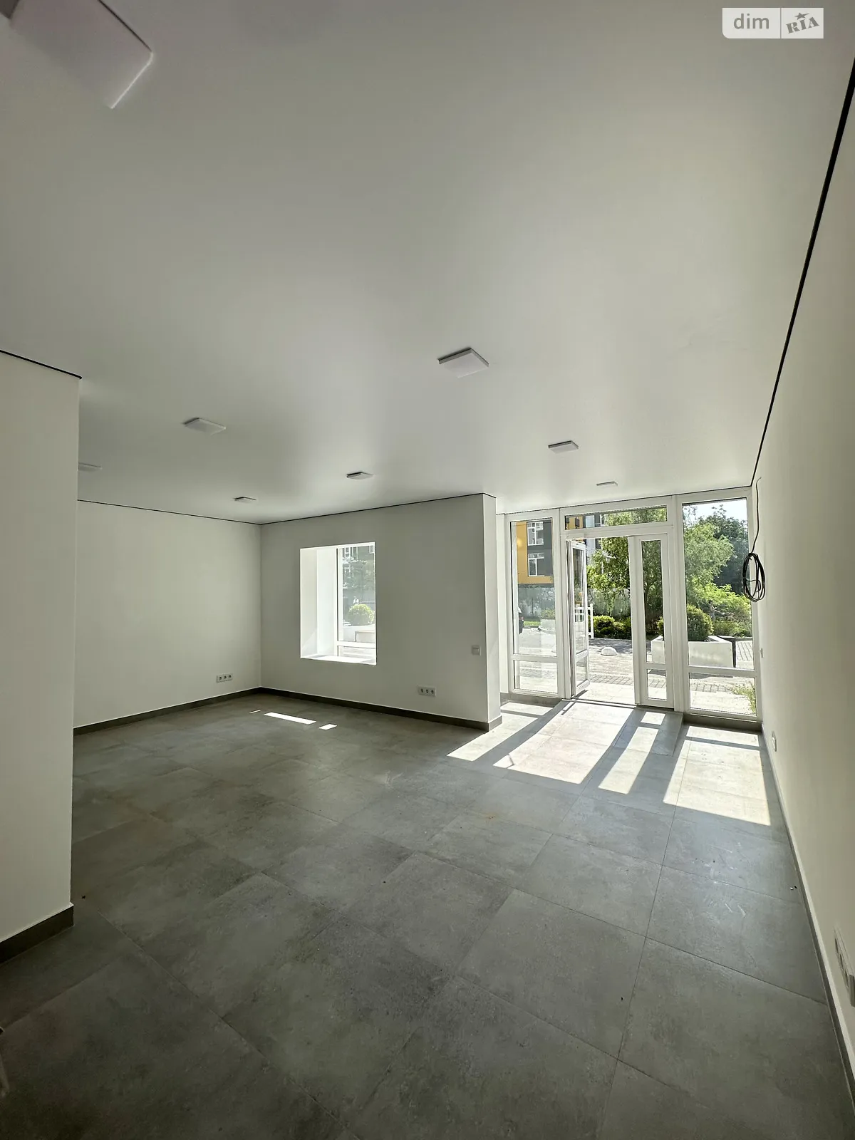 Здається в оренду приміщення вільного призначення 41 кв. м в 10-поверховій будівлі, цена: 410 $ - фото 1