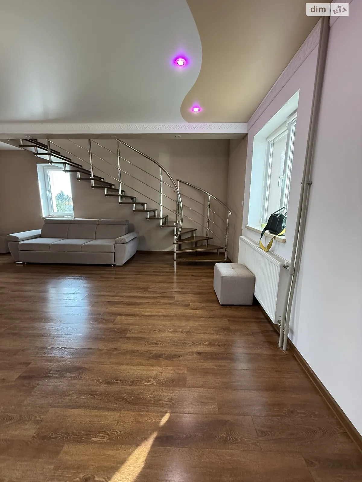 Сдается в аренду дом на 2 этажа 180 кв. м с подвалом, цена: 1000 $ - фото 1