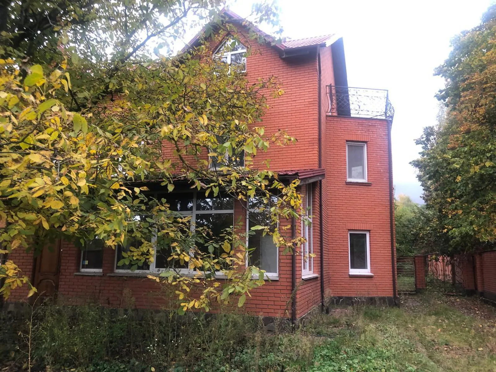 Продается дом на 3 этажа 293.6 кв. м с мансардой, цена: 85000 $ - фото 1