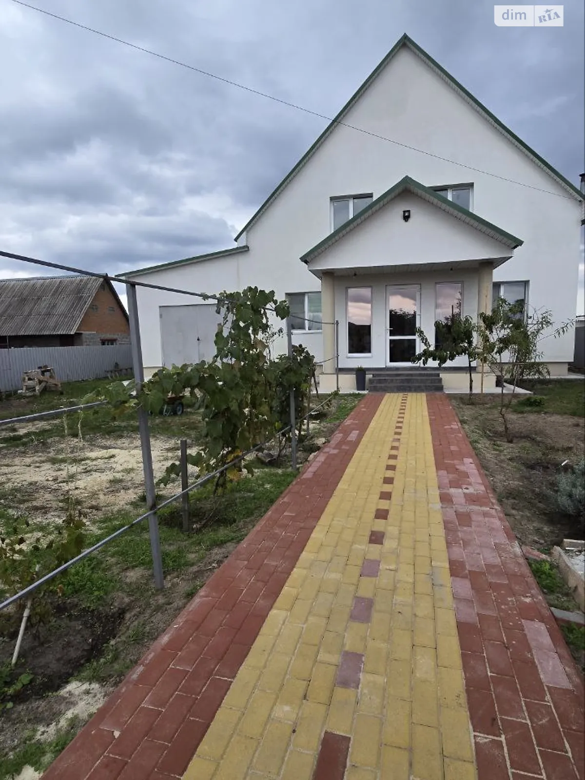 Продается дом на 2 этажа 202.1 кв. м с садом, цена: 140000 $ - фото 1