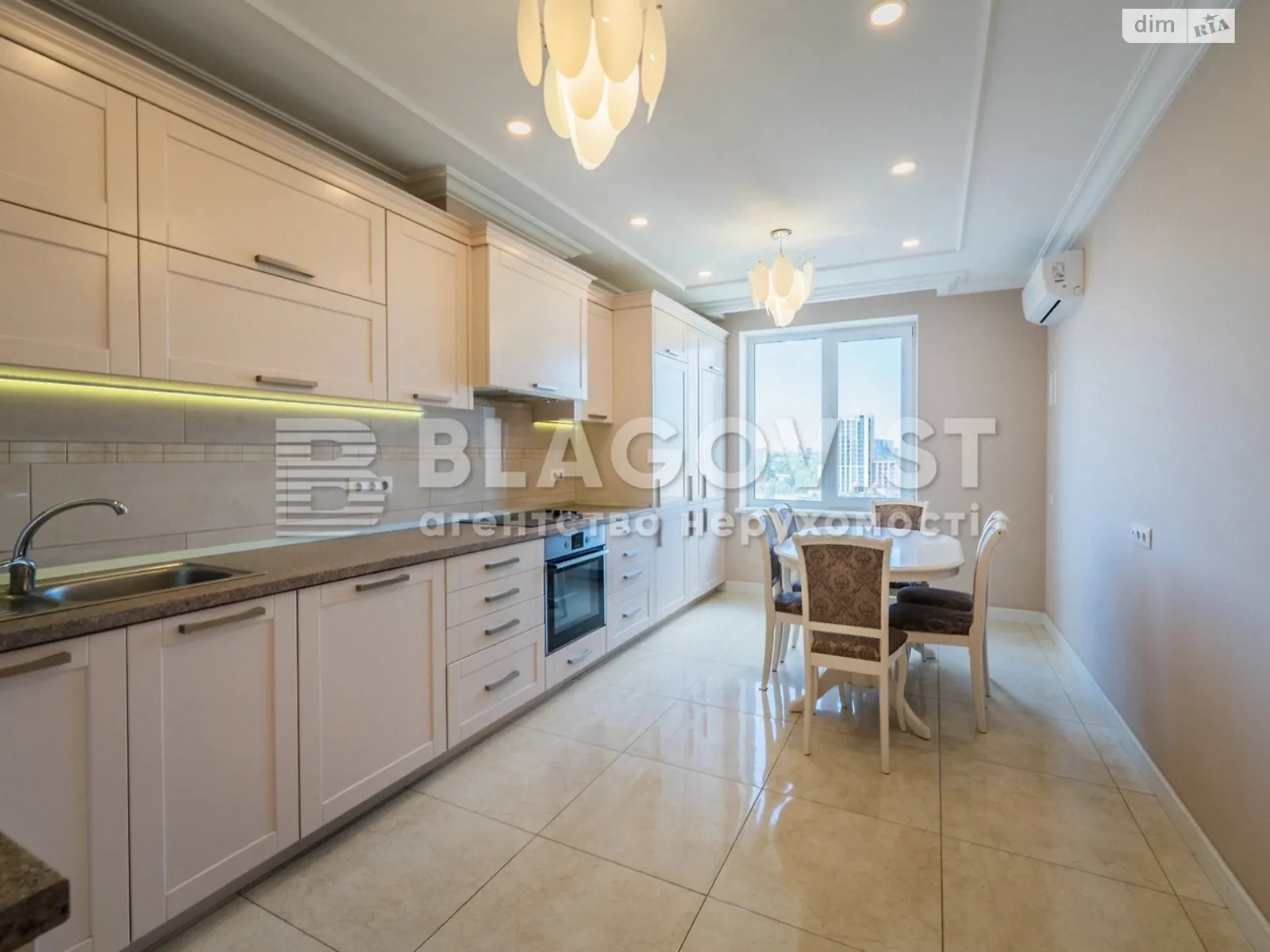 Продается 4-комнатная квартира 136 кв. м в Киеве, ул. Дмитриевская, 75 - фото 1