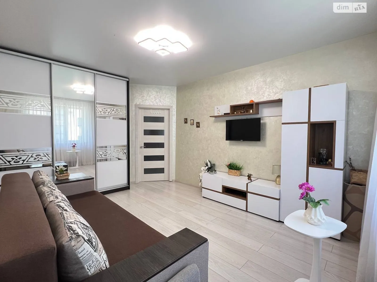 Продается 1-комнатная квартира 41 кв. м в Ровно, ул. Черновола Вячеслава - фото 1