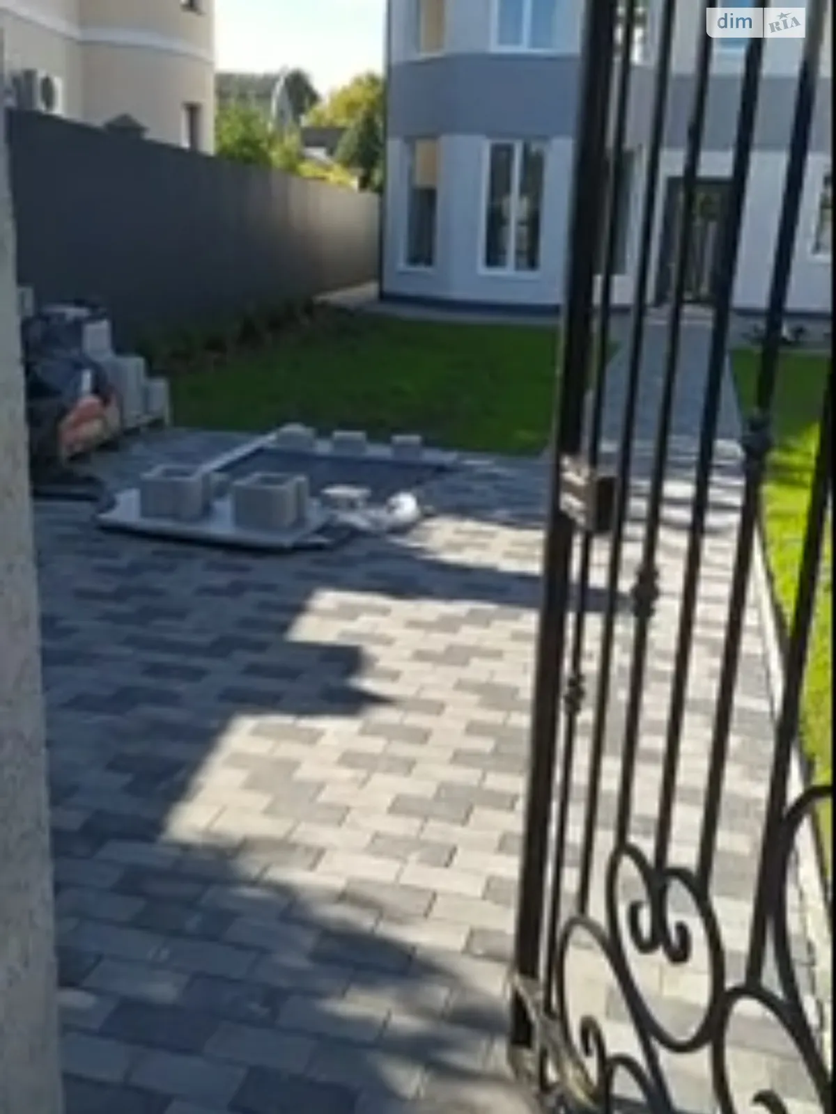 Продается дом на 2 этажа 120 кв. м с беседкой, цена: 120000 $ - фото 1