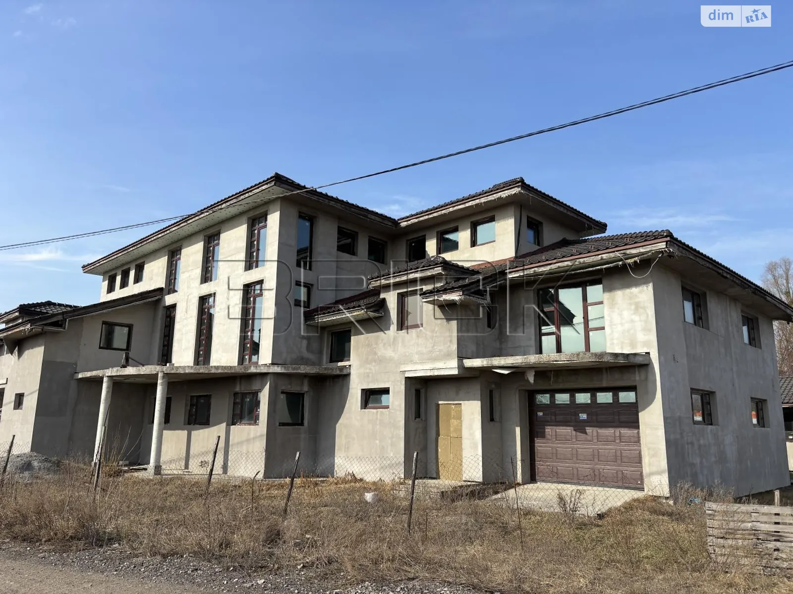 Продается дом на 3 этажа 800 кв. м с террасой, цена: 320000 $ - фото 1