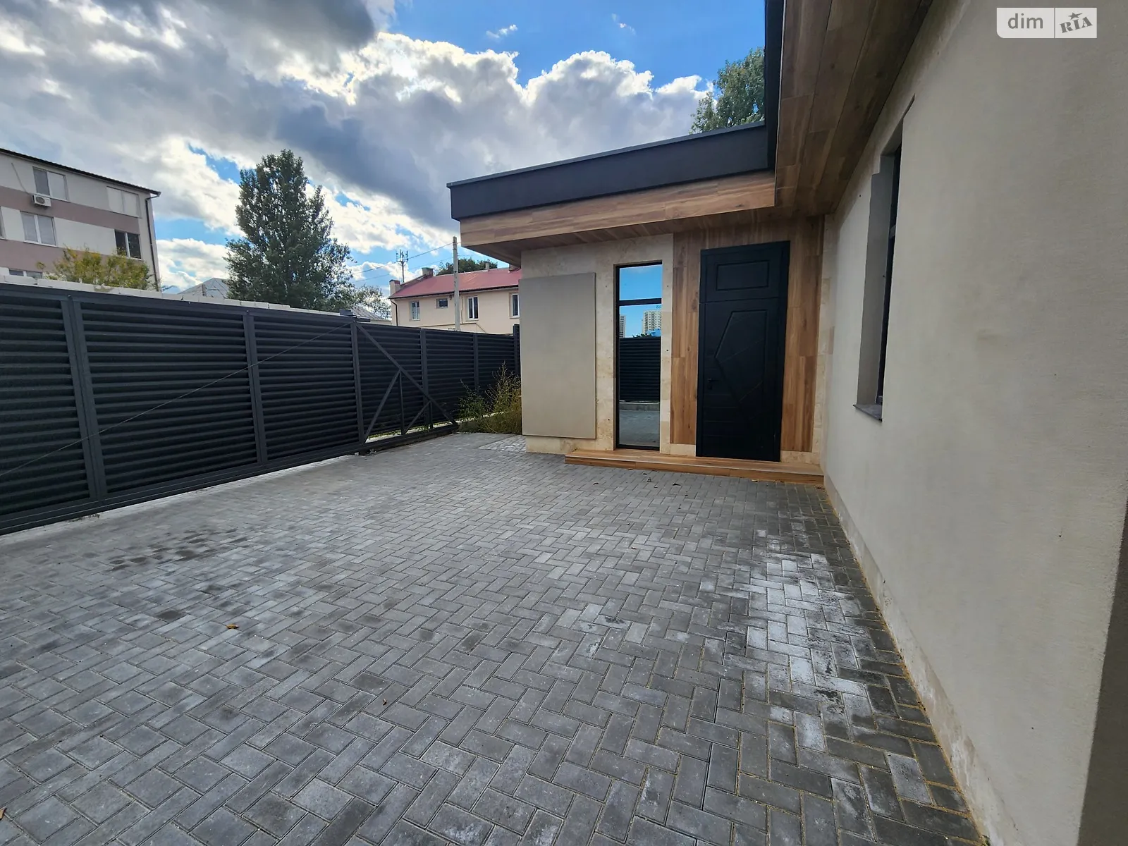 Продается одноэтажный дом 148.7 кв. м с гаражом, цена: 166000 $ - фото 1