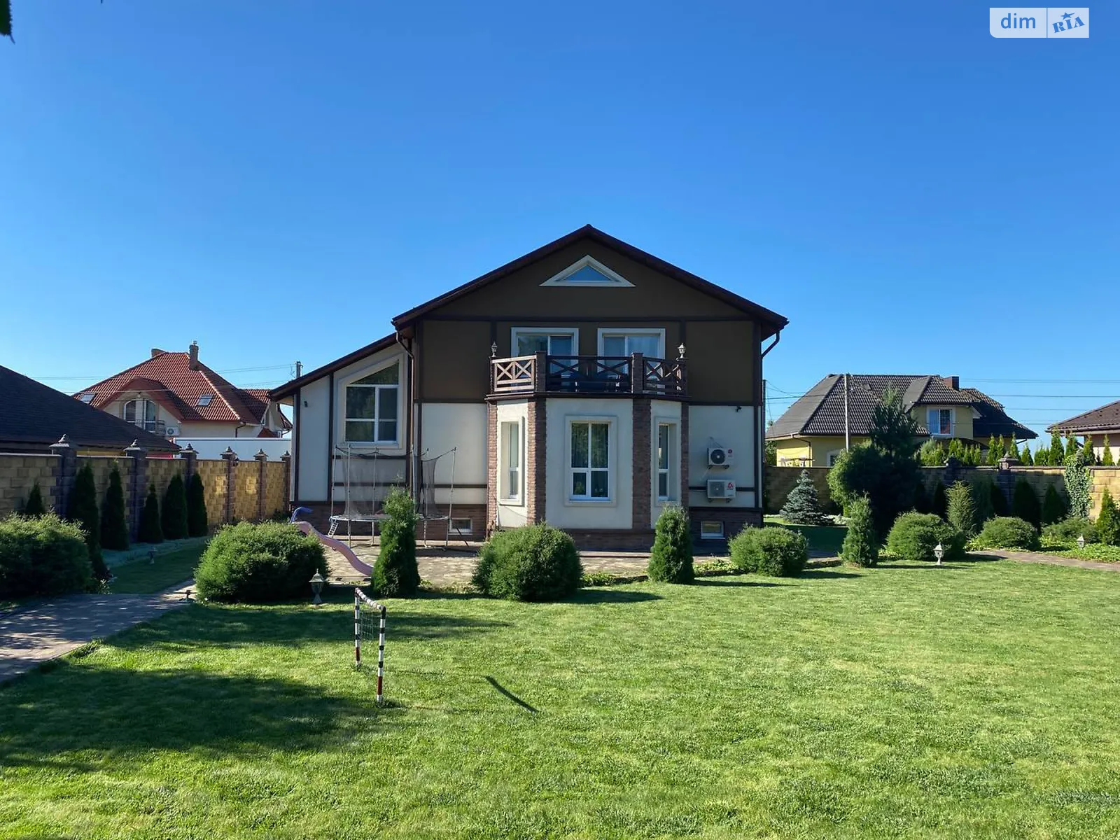 Продается дом на 3 этажа 199 кв. м с бассейном, цена: 395000 $ - фото 1