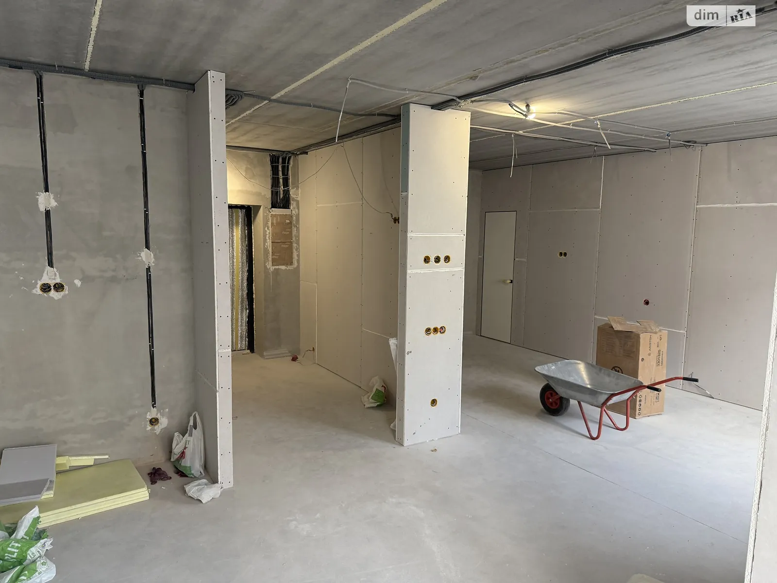 Продается 1-комнатная квартира 51 кв. м в Днепре, ул. Содружества, 15 - фото 1