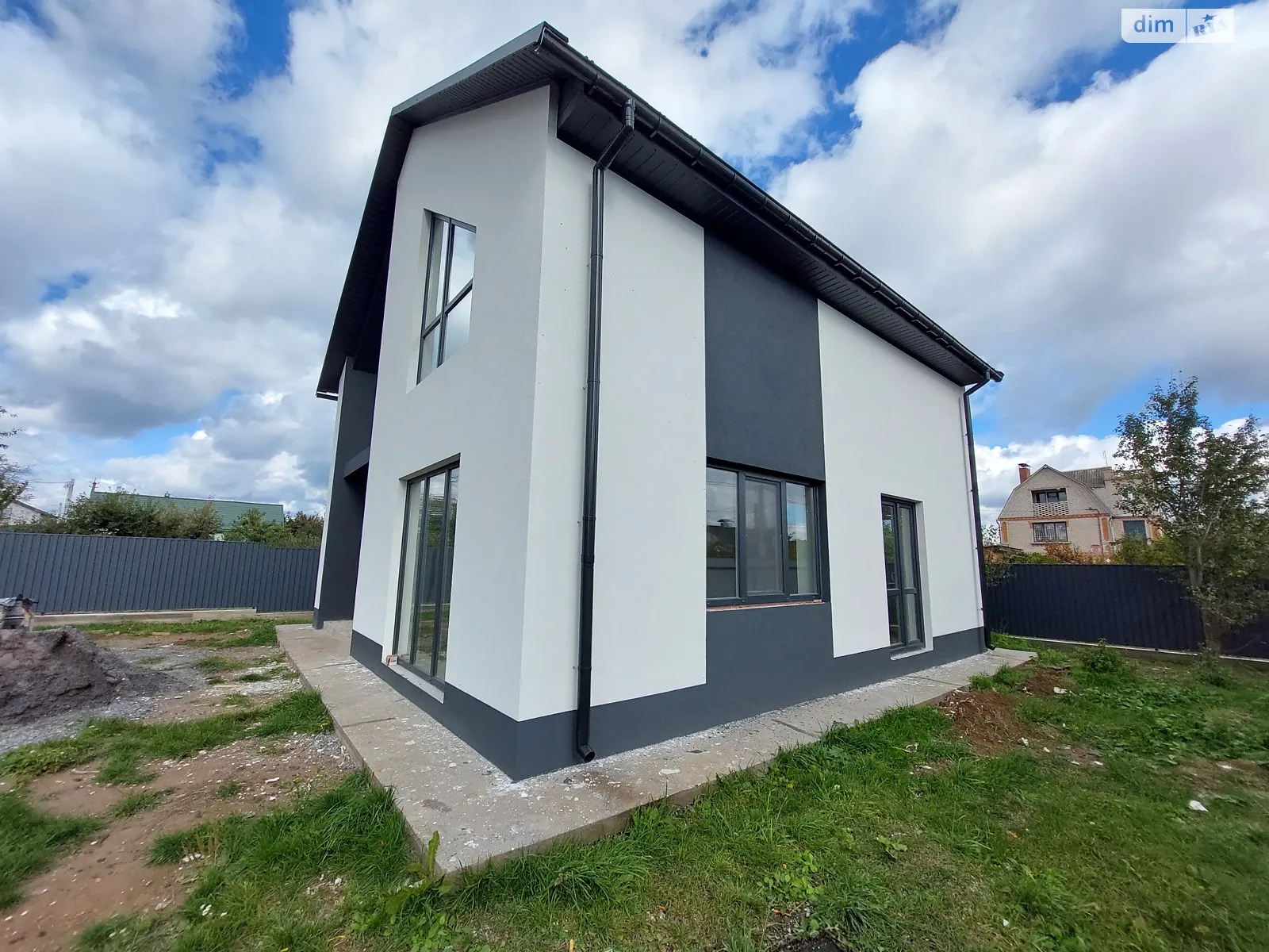 Продается дом на 2 этажа 120 кв. м с бассейном, цена: 78000 $ - фото 1