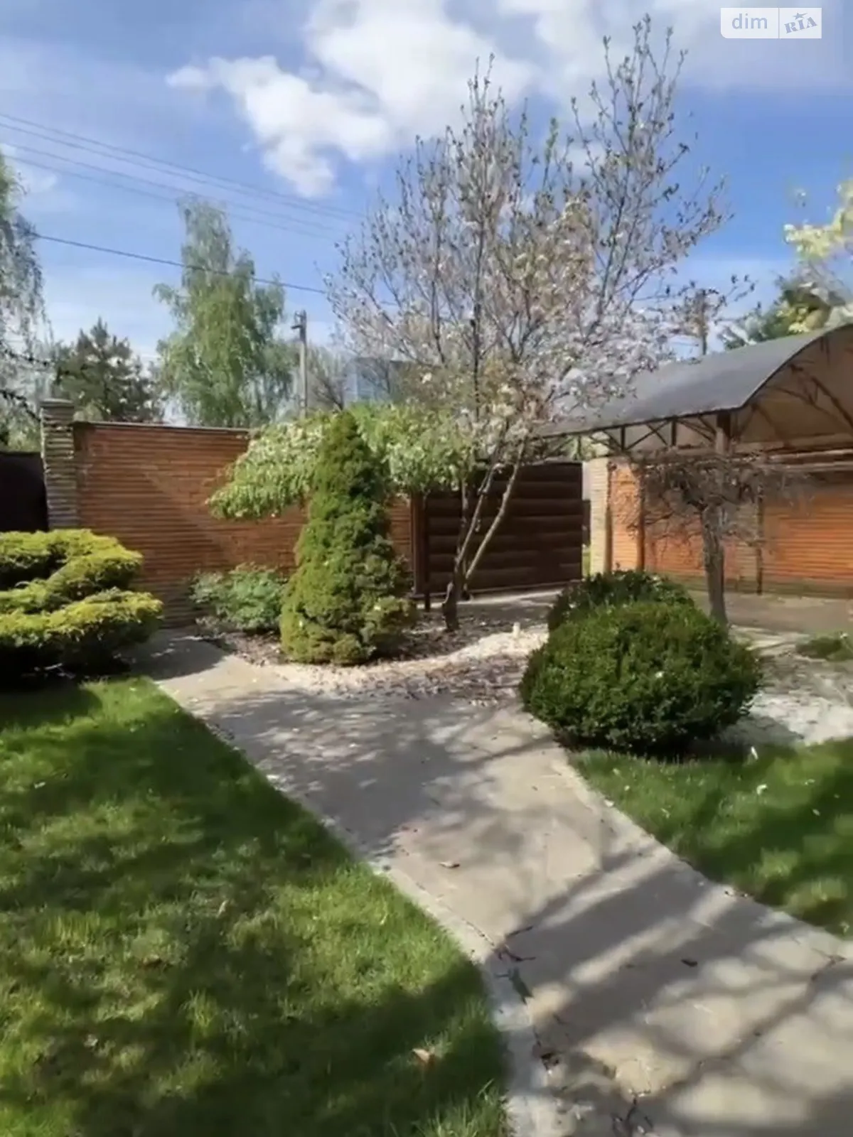 Сдается в аренду дом на 2 этажа 200 кв. м с камином, цена: 2000 $ - фото 1