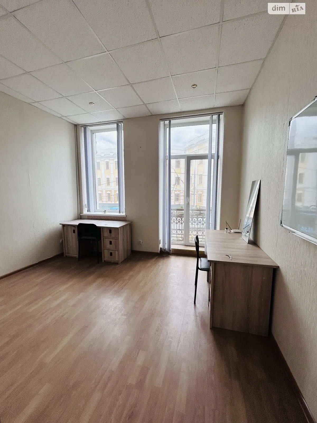 Продается офис 16.6 кв. м в бизнес-центре, цена: 30500 $ - фото 1