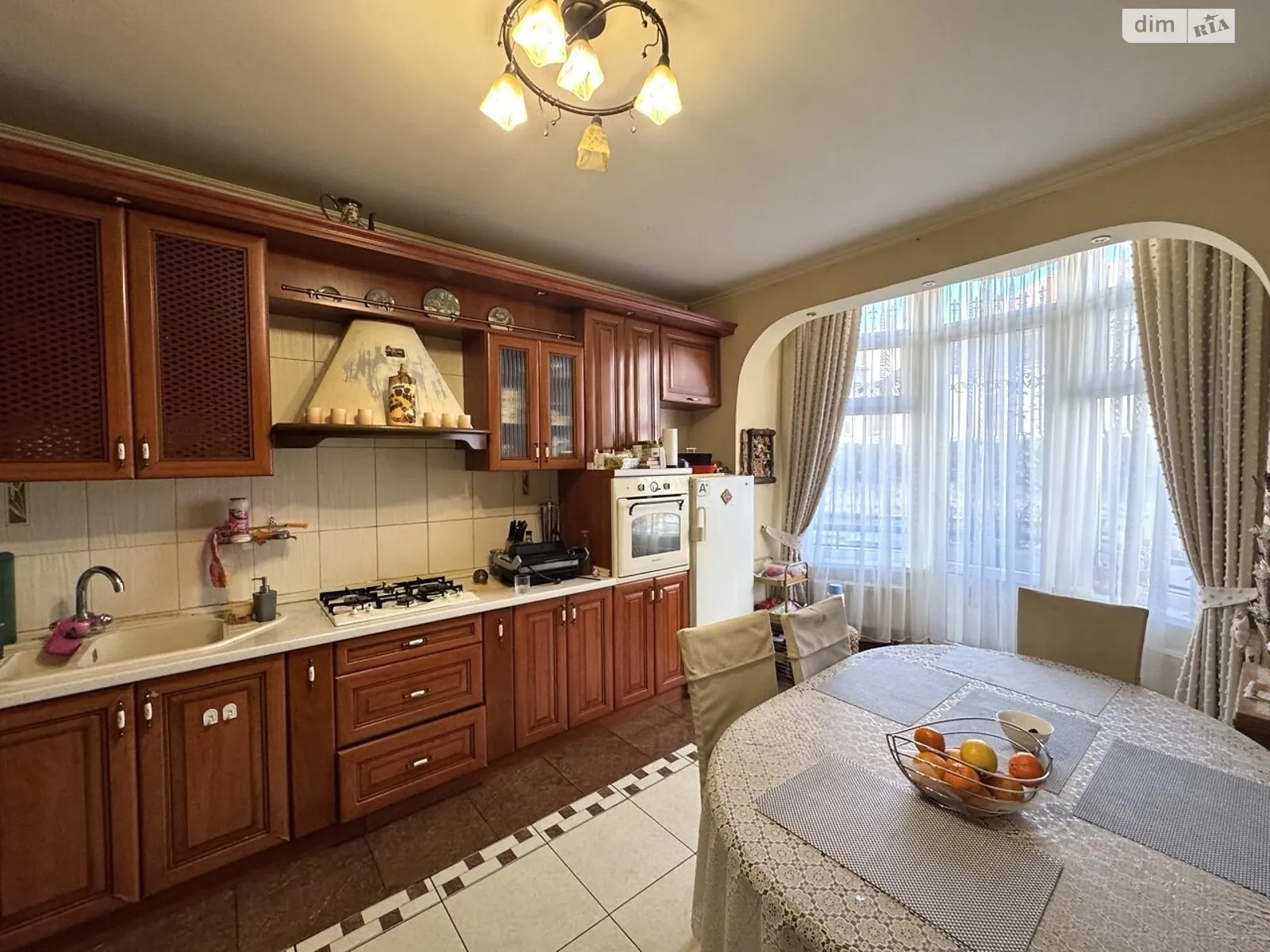 Продается 3-комнатная квартира 95.6 кв. м в Львове, ул. Плуговая - фото 1