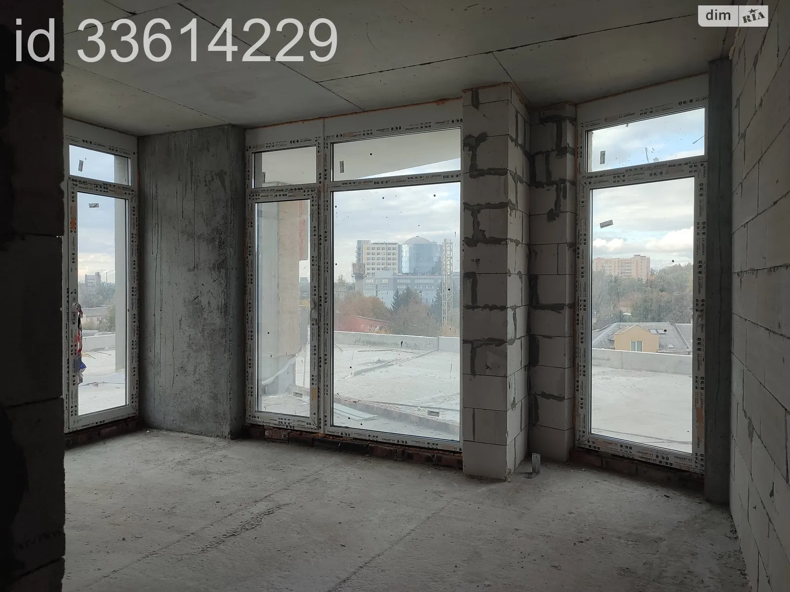 Продается 1-комнатная квартира 77.42 кв. м в Львове, ул. Железнодорожная - фото 1