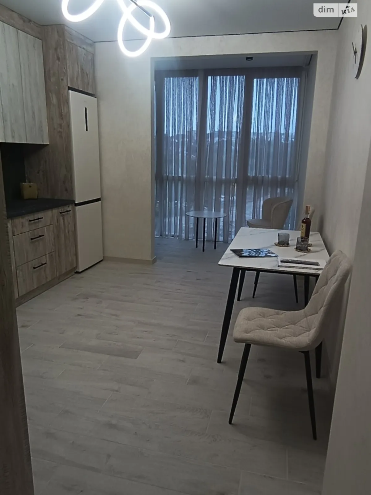 Продается 1-комнатная квартира 45 кв. м в Черновцах, ул. Киевская - фото 1