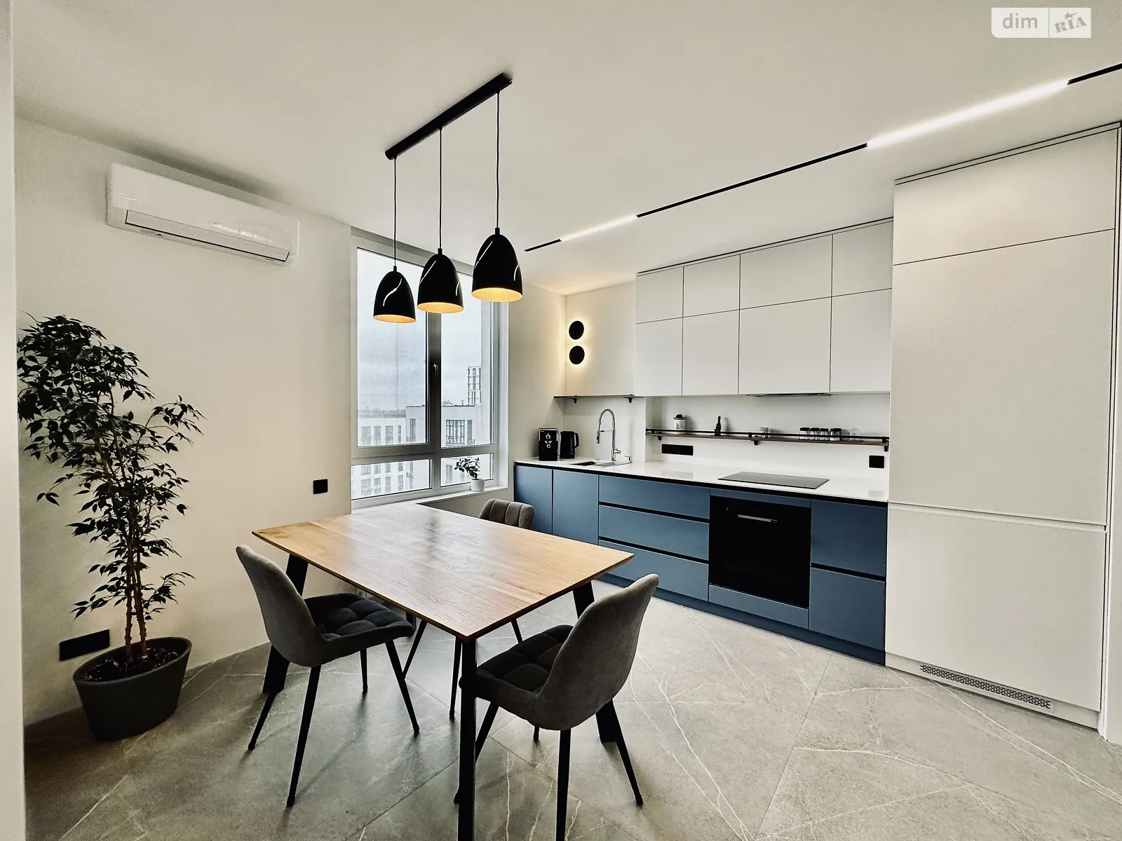 Продается 3-комнатная квартира 96 кв. м в Киеве, ул. Салютная, 2 корпус 1 - фото 1