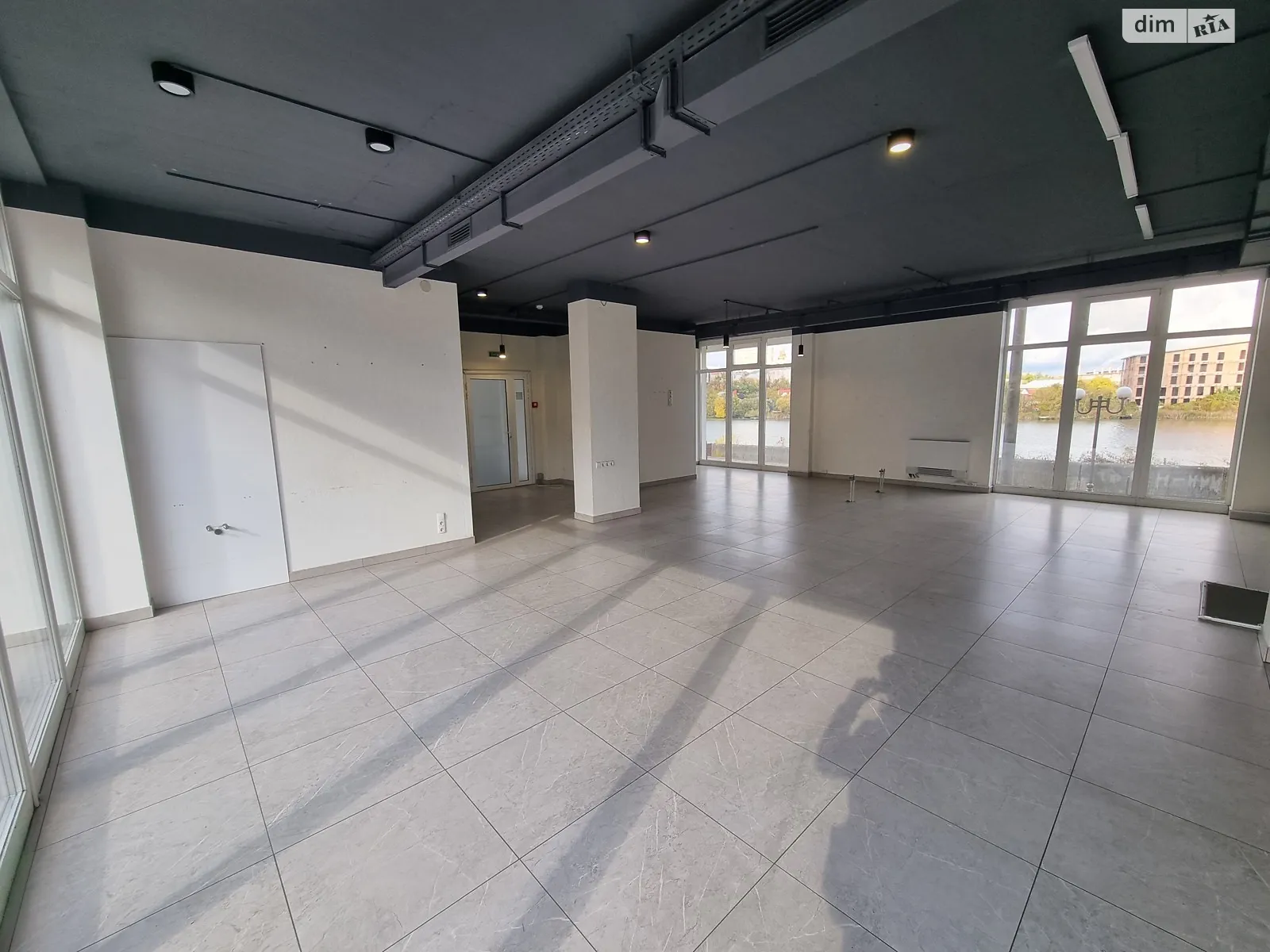Сдается в аренду офис 93 кв. м в бизнес-центре, цена: 1100 $ - фото 1